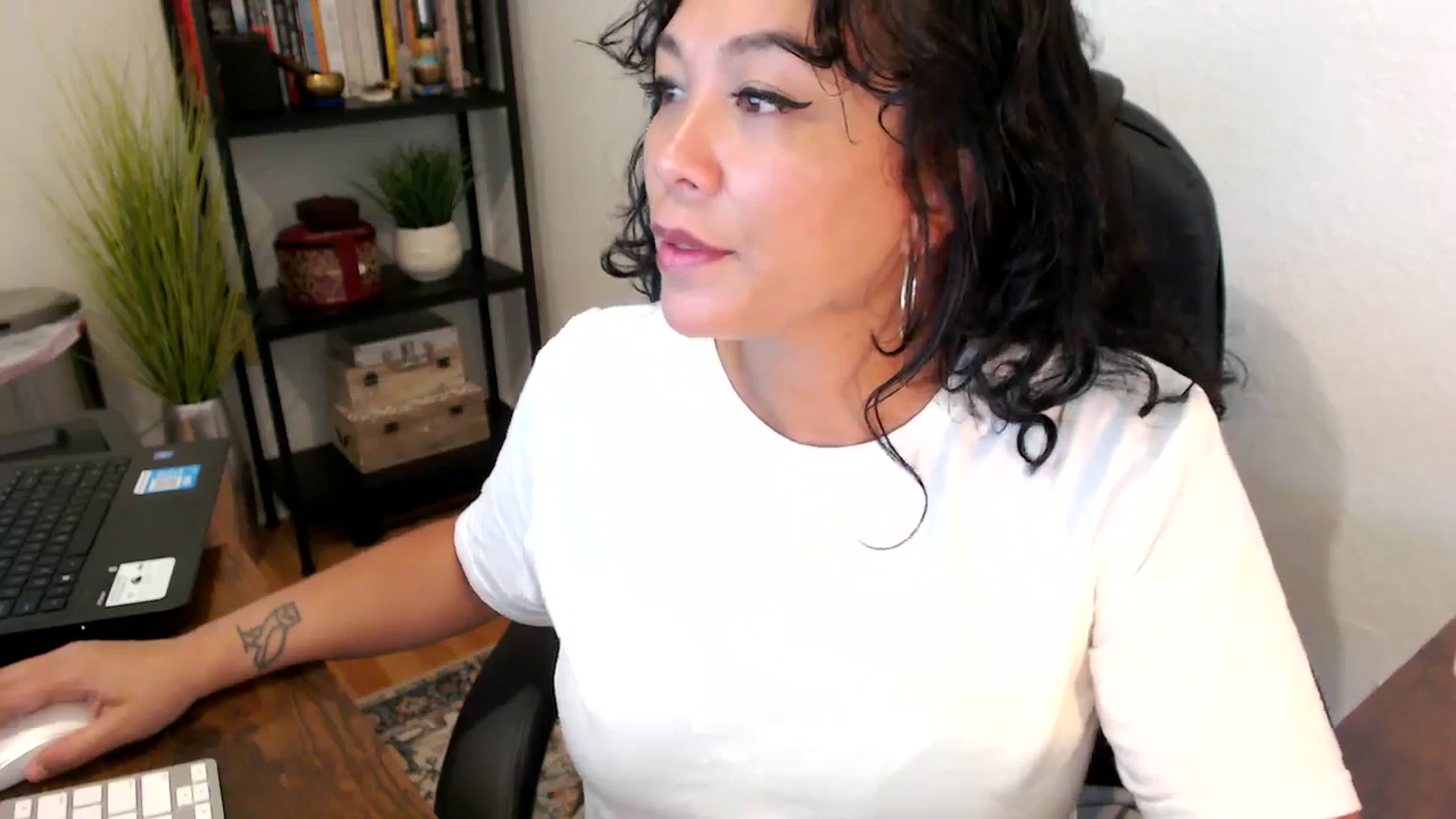 Gallery image thumbnail from MickaylaMoon's myfreecams stream on, 09/12/2024, 17:09 image 9 of 20