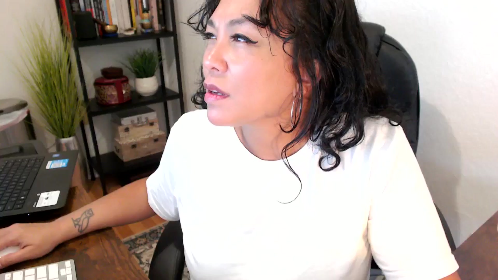 Gallery image thumbnail from MickaylaMoon's myfreecams stream on, 09/12/2024, 17:09 image 10 of 20