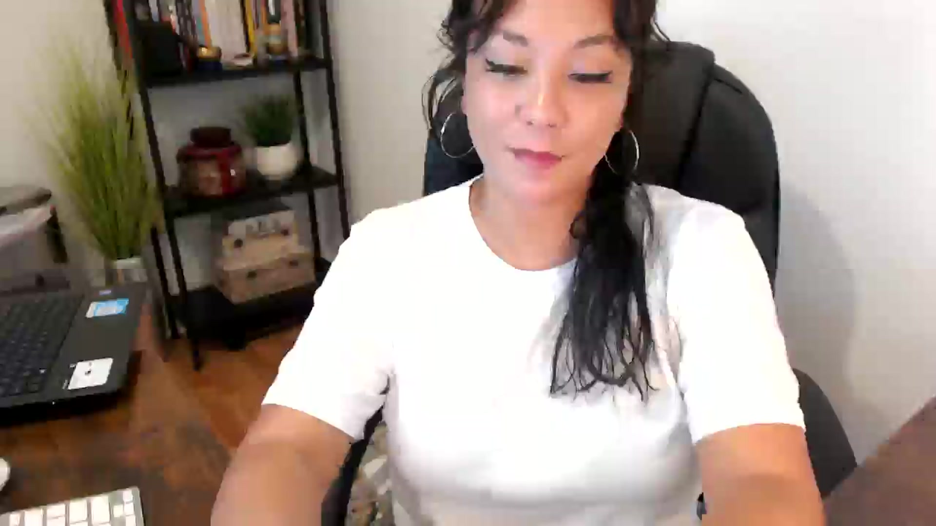 Gallery image thumbnail from MickaylaMoon's myfreecams stream on, 09/12/2024, 17:09 image 19 of 20