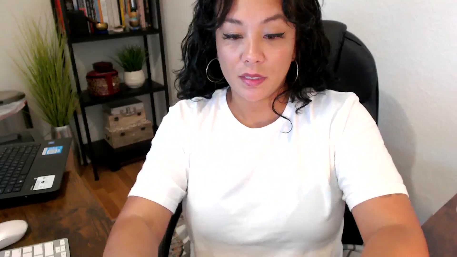 Gallery image thumbnail from MickaylaMoon's myfreecams stream on, 09/12/2024, 17:09 image 12 of 20