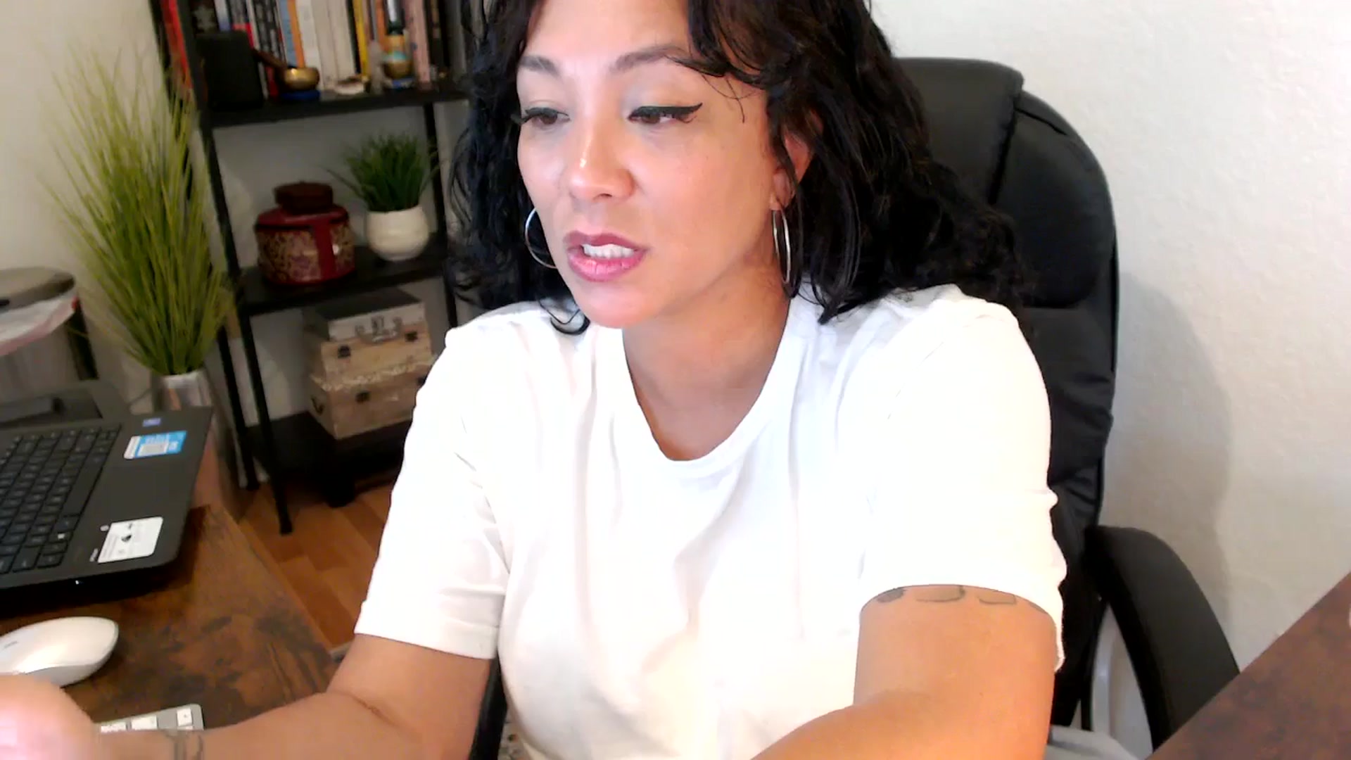 Gallery image thumbnail from MickaylaMoon's myfreecams stream on, 09/12/2024, 17:09 image 4 of 20