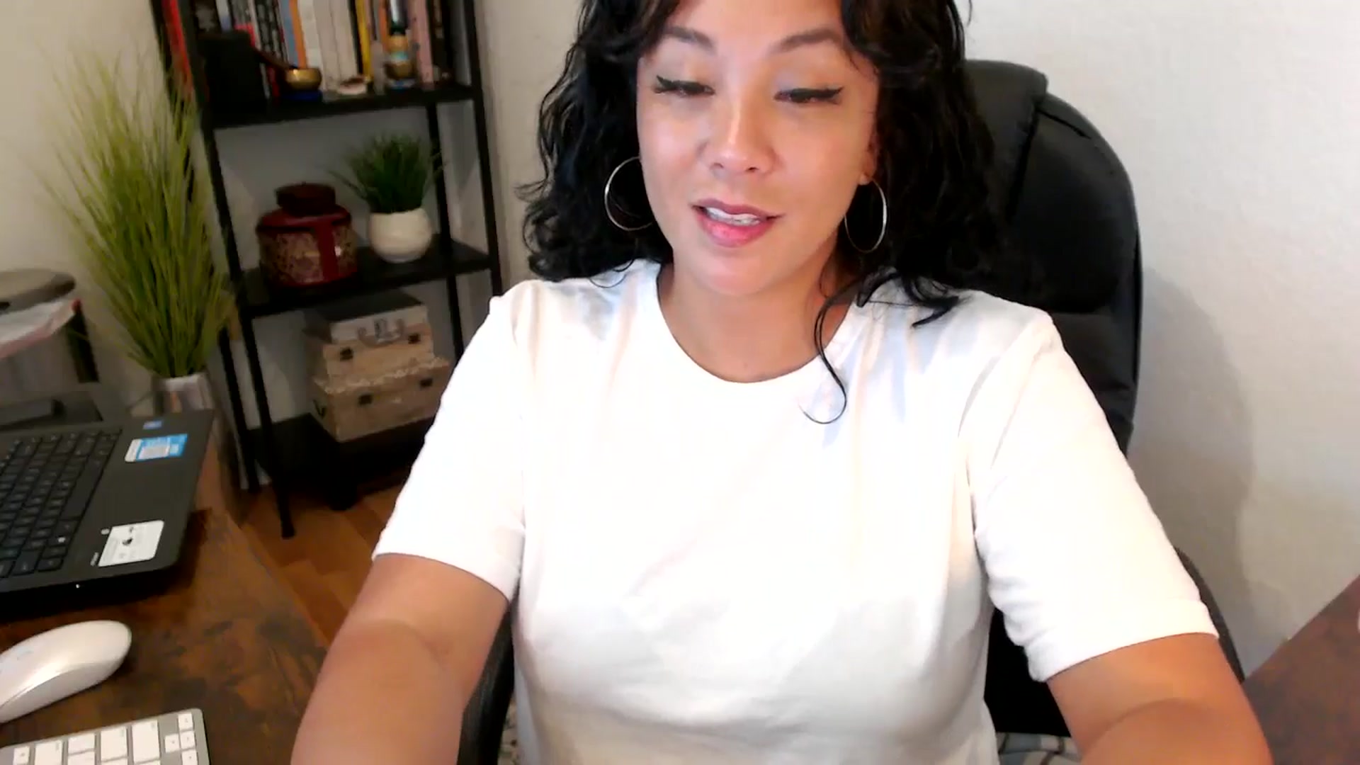 Gallery image thumbnail from MickaylaMoon's myfreecams stream on, 09/12/2024, 17:09 image 8 of 20