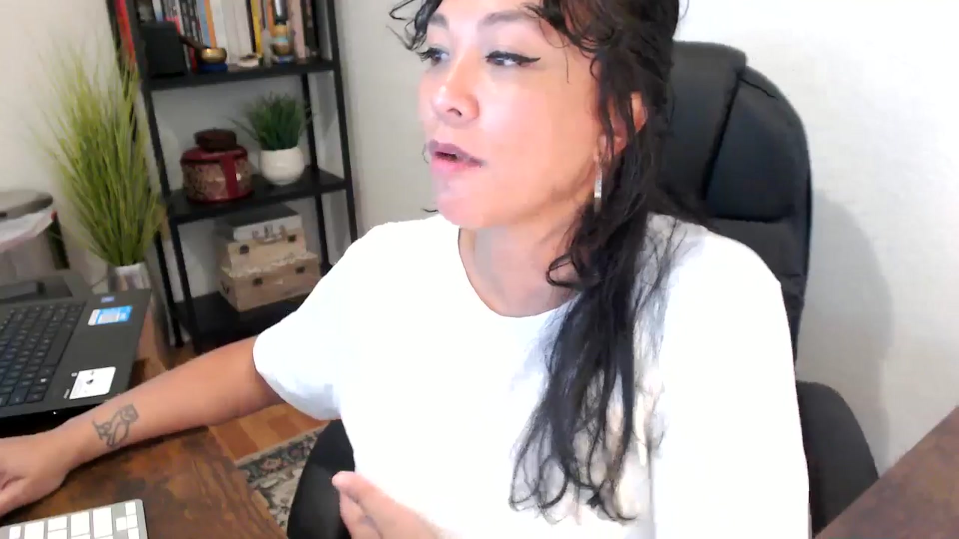 Gallery image thumbnail from MickaylaMoon's myfreecams stream on, 09/12/2024, 17:09 image 18 of 20
