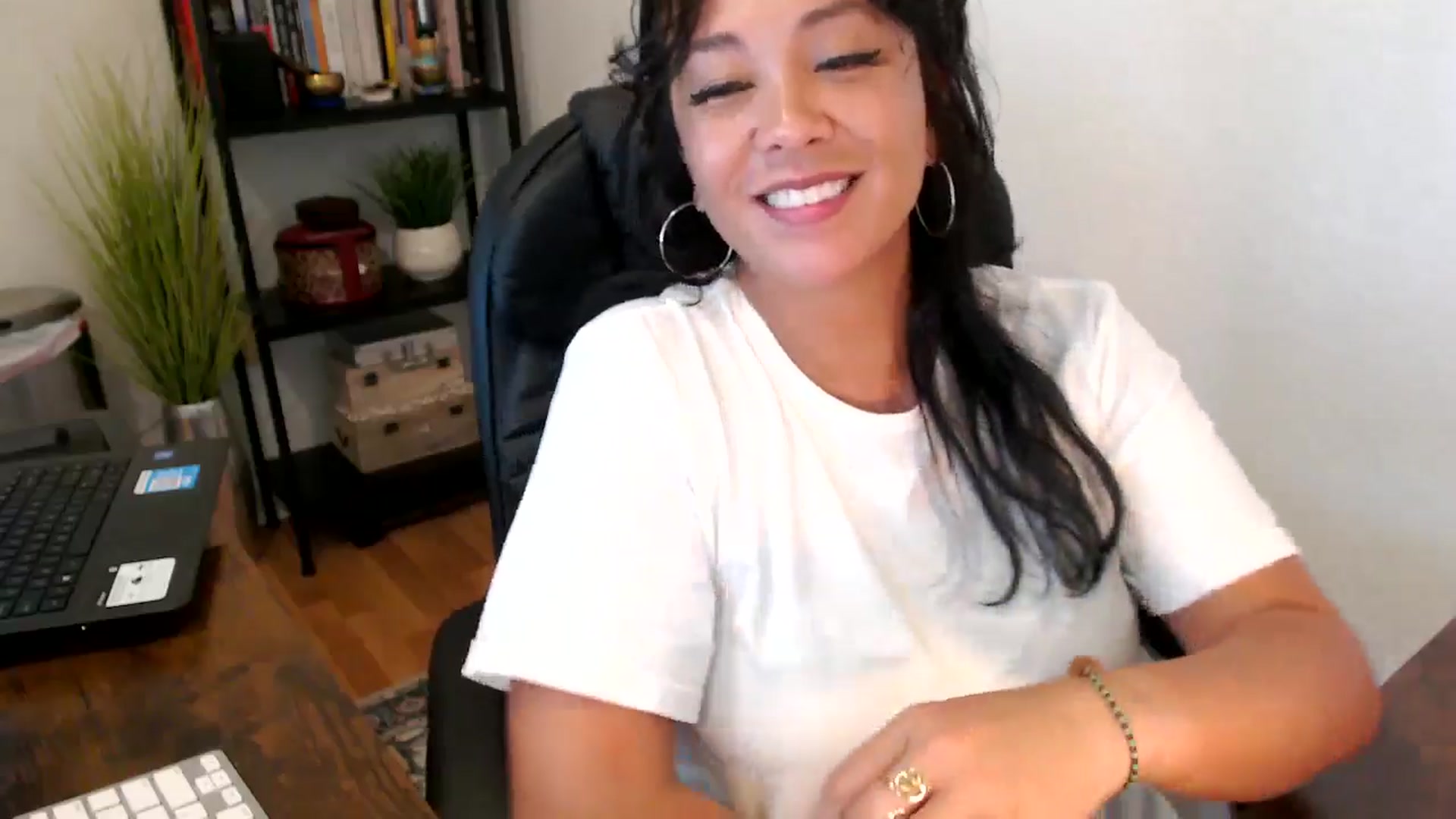 Gallery image thumbnail from MickaylaMoon's myfreecams stream on, 09/12/2024, 18:07 image 17 of 20