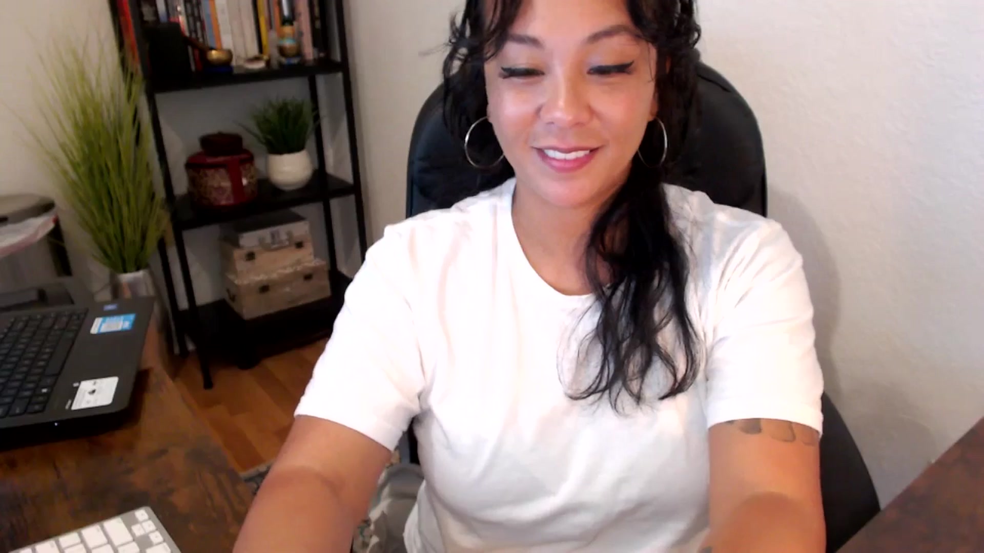 Gallery image thumbnail from MickaylaMoon's myfreecams stream on, 09/12/2024, 18:07 image 12 of 20