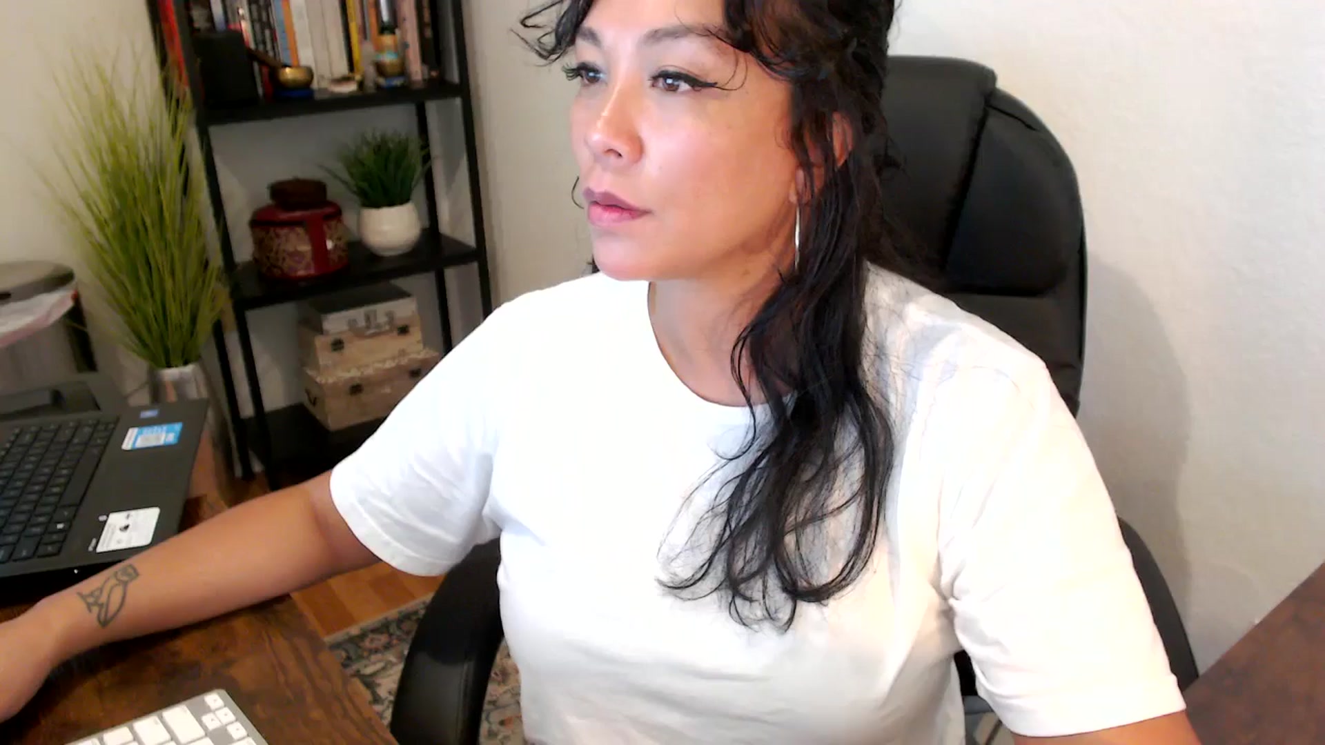 Gallery image thumbnail from MickaylaMoon's myfreecams stream on, 09/12/2024, 18:07 image 4 of 20