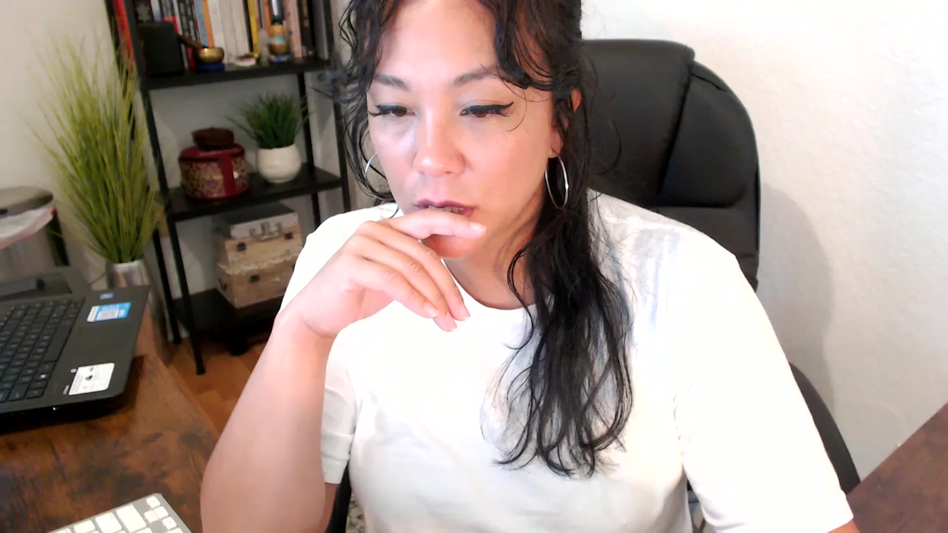 Gallery image thumbnail from MickaylaMoon's myfreecams stream on, 09/12/2024, 18:07 image 2 of 20