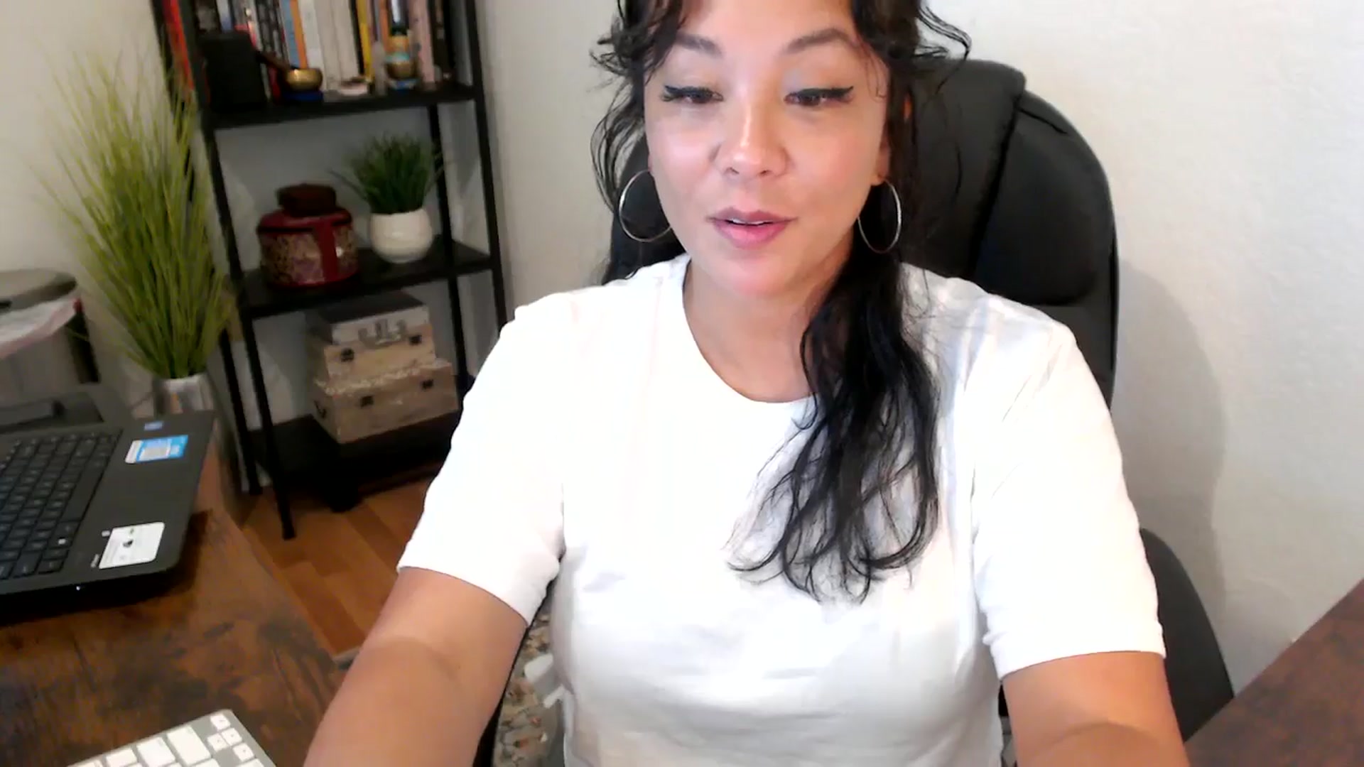 Gallery image thumbnail from MickaylaMoon's myfreecams stream on, 09/12/2024, 18:07 image 5 of 20