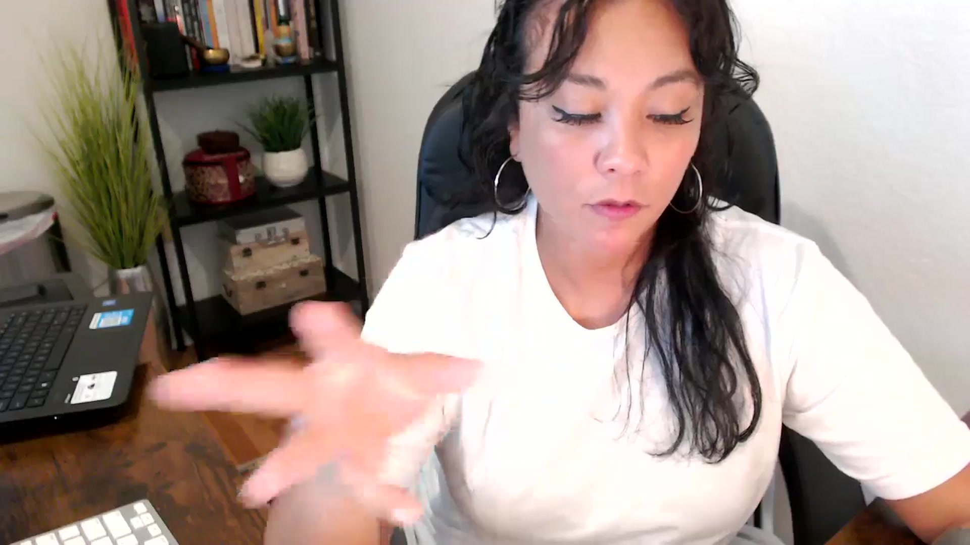 Gallery image thumbnail from MickaylaMoon's myfreecams stream on, 09/12/2024, 18:07 image 16 of 20