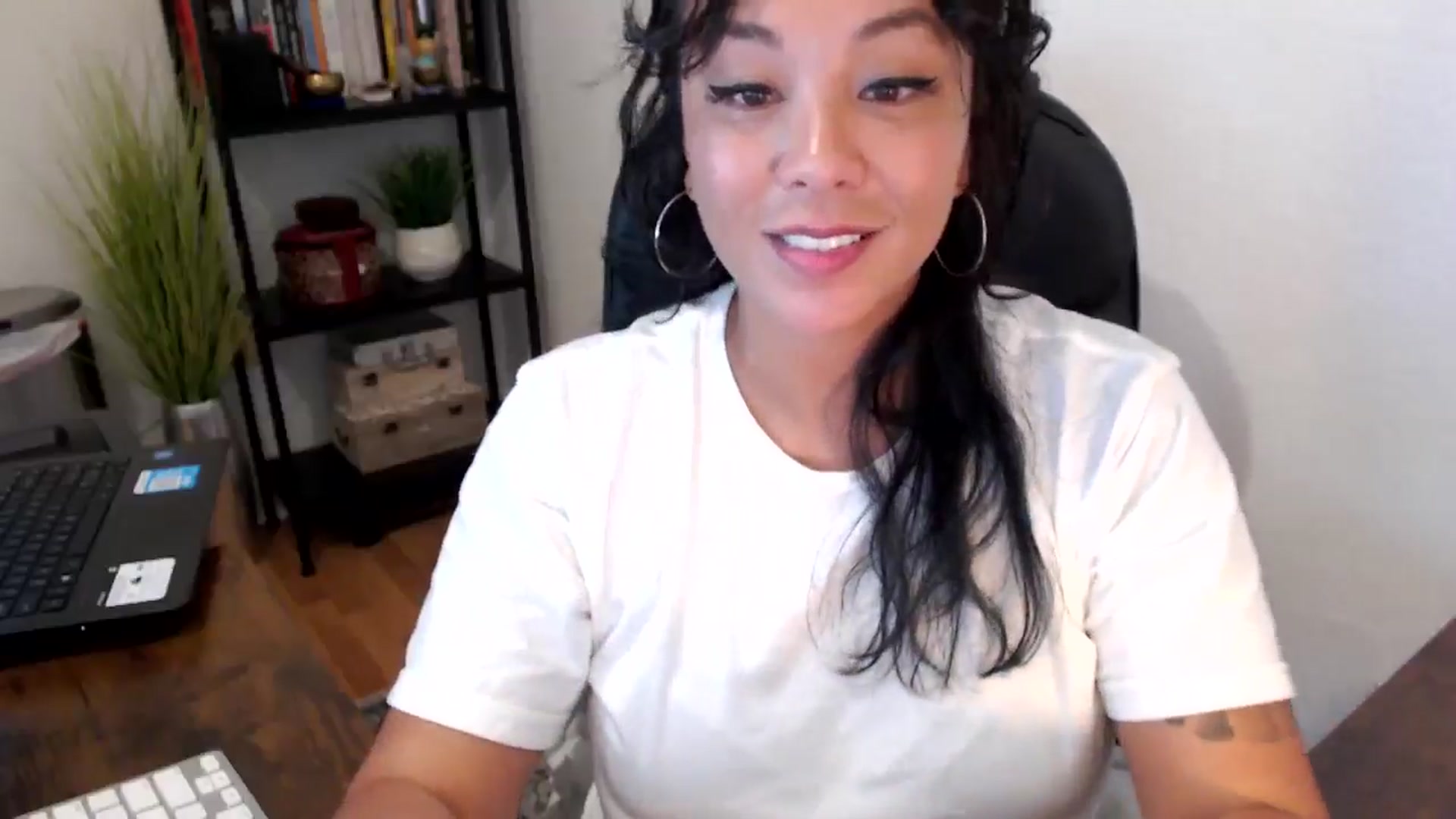 Gallery image thumbnail from MickaylaMoon's myfreecams stream on, 09/12/2024, 18:07 image 11 of 20
