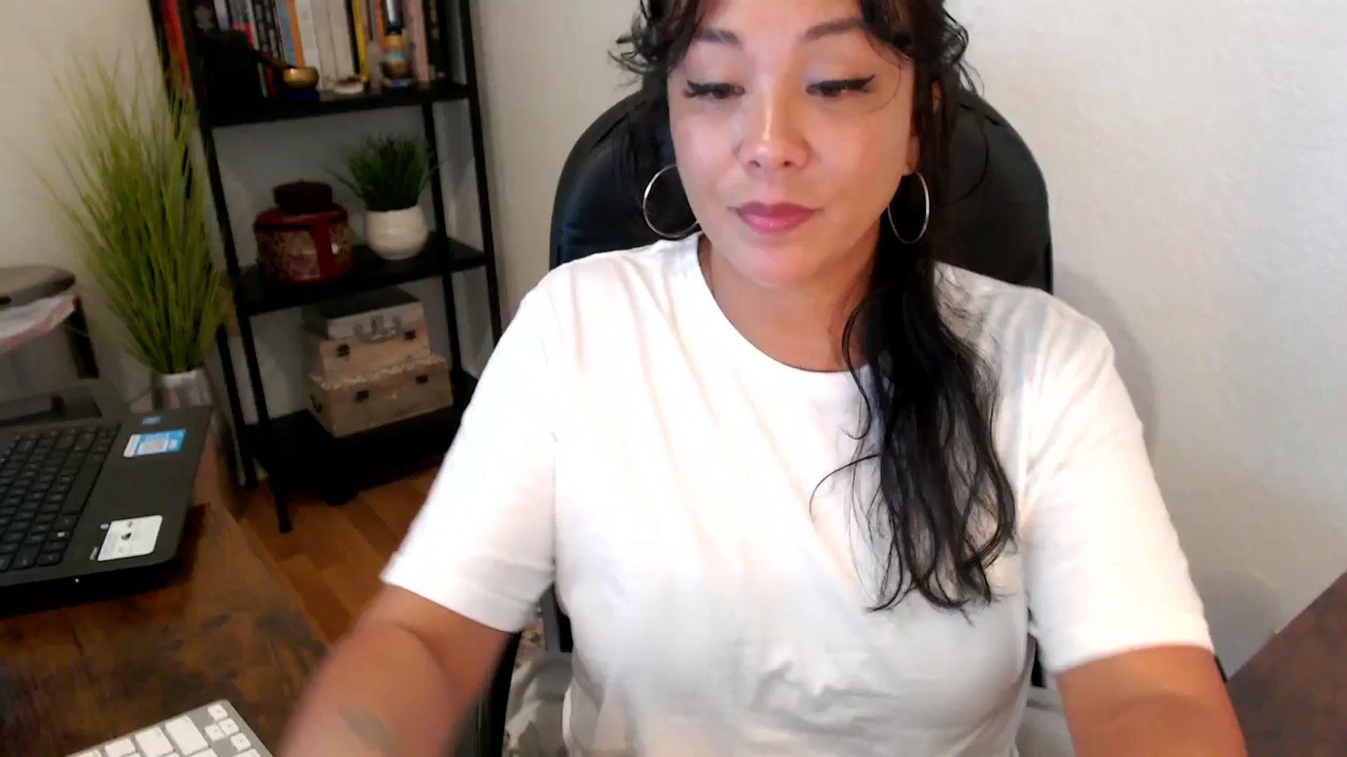Gallery image thumbnail from MickaylaMoon's myfreecams stream on, 09/12/2024, 18:07 image 1 of 20