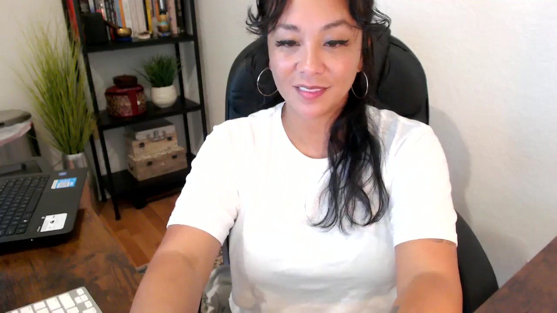 Gallery image thumbnail from MickaylaMoon's myfreecams stream on, 09/12/2024, 18:07 image 9 of 20
