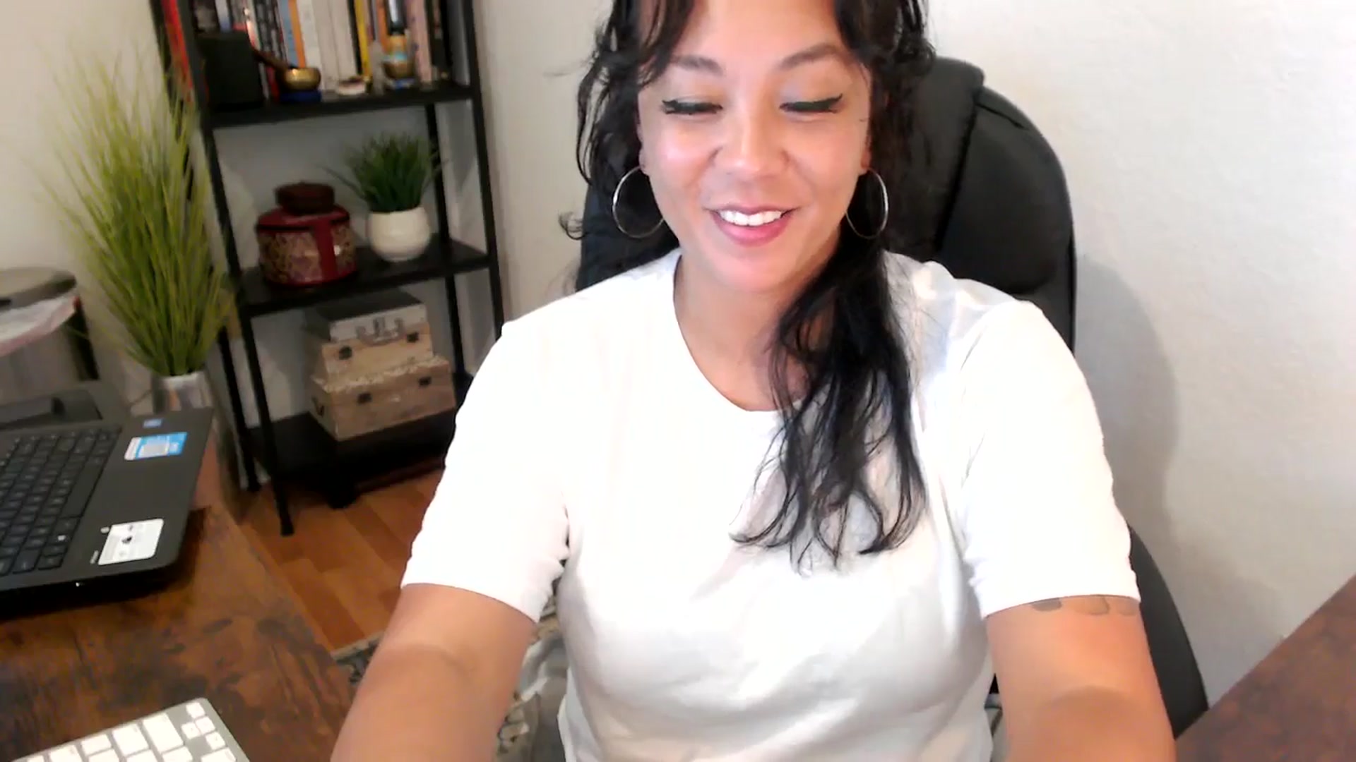 Gallery image thumbnail from MickaylaMoon's myfreecams stream on, 09/12/2024, 18:07 image 14 of 20