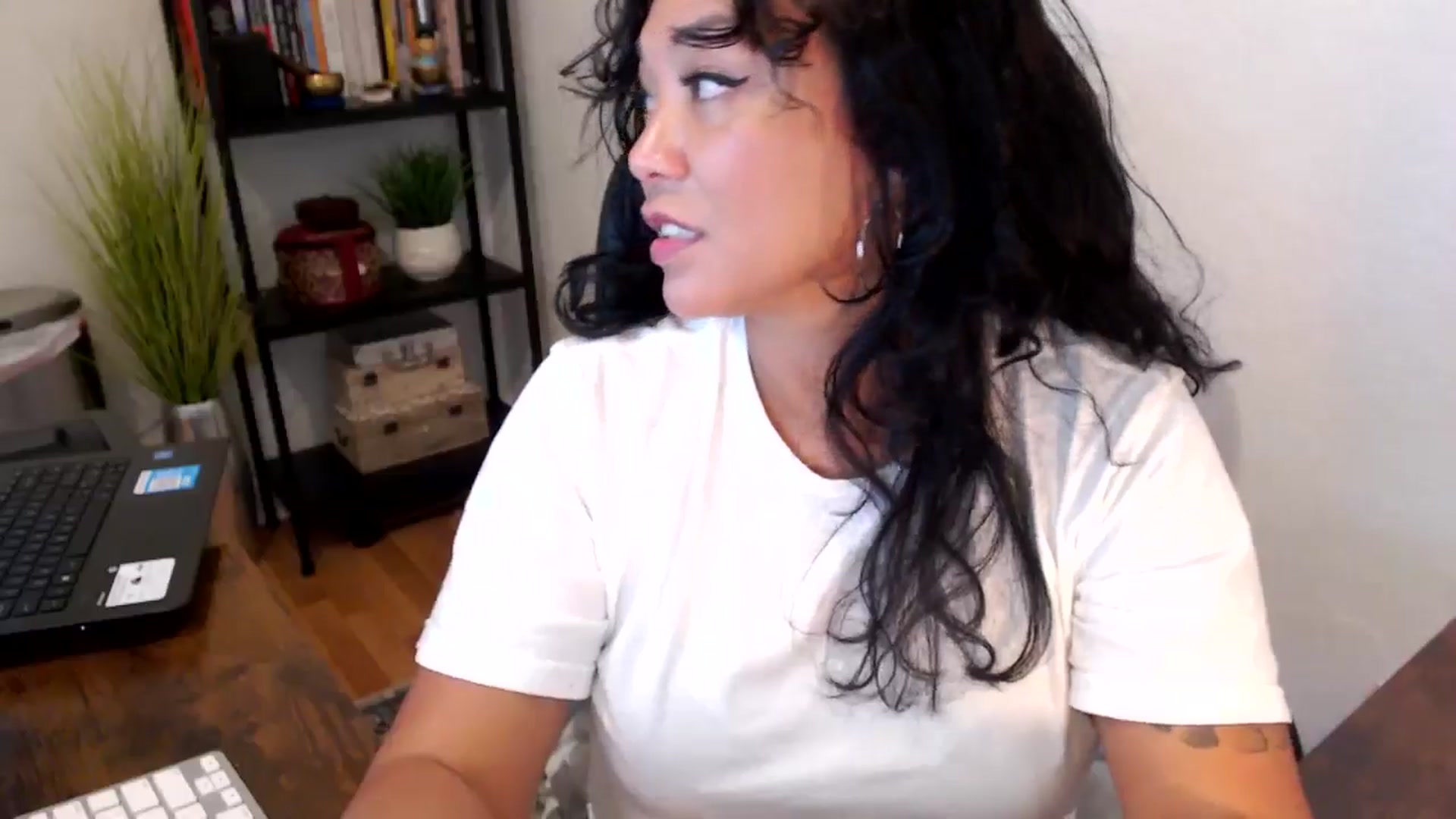 Gallery image thumbnail from MickaylaMoon's myfreecams stream on, 09/12/2024, 18:07 image 10 of 20