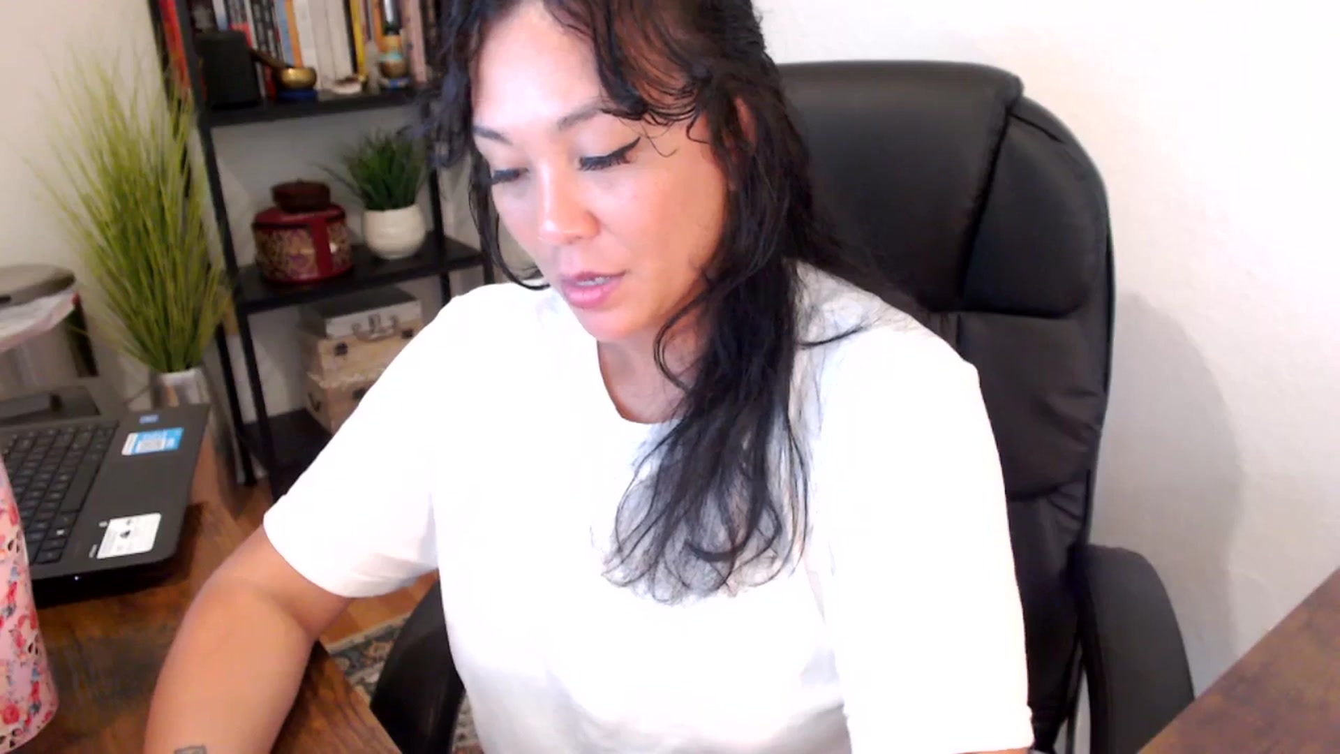 Gallery image thumbnail from MickaylaMoon's myfreecams stream on, 09/12/2024, 19:40 image 10 of 20