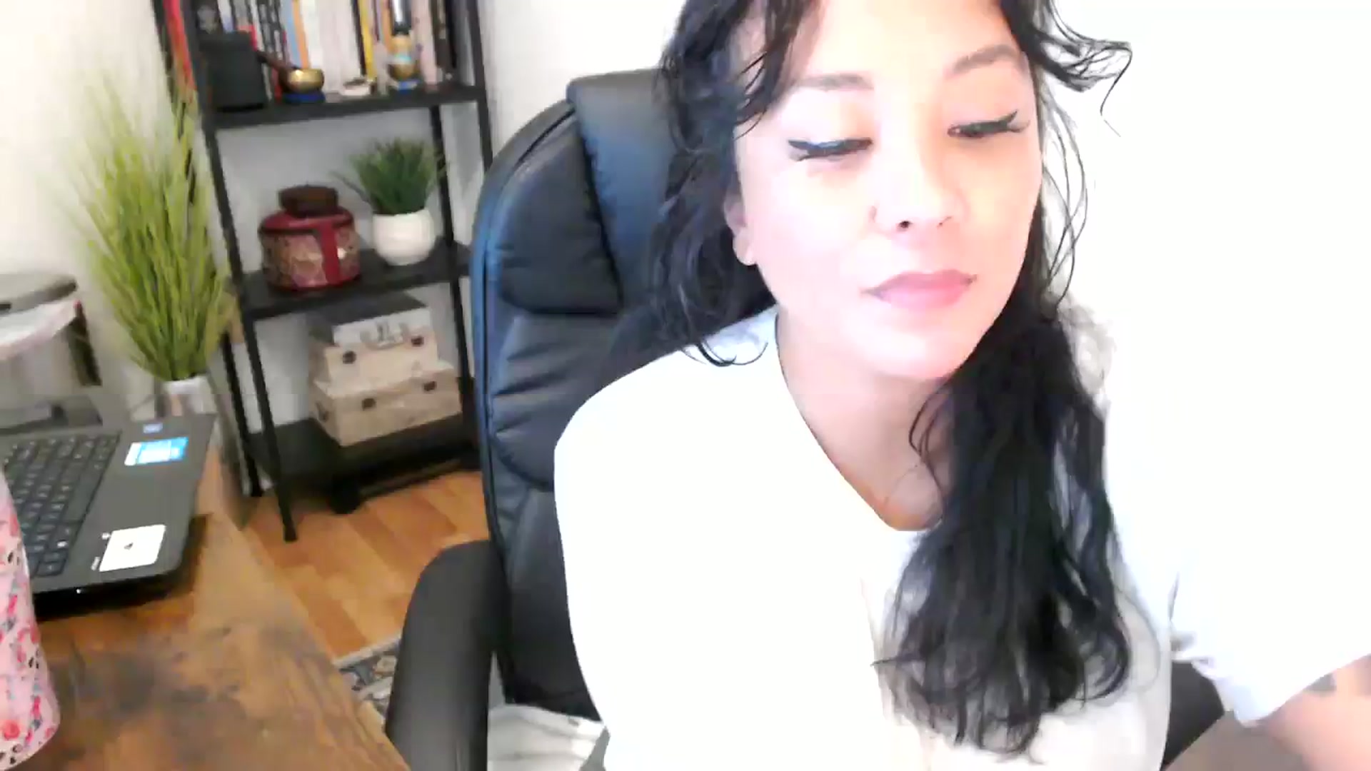 Gallery image thumbnail from MickaylaMoon's myfreecams stream on, 09/12/2024, 19:40 image 20 of 20