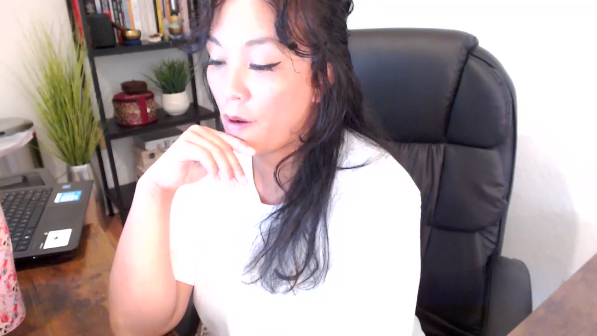 Gallery image thumbnail from MickaylaMoon's myfreecams stream on, 09/12/2024, 19:40 image 6 of 20
