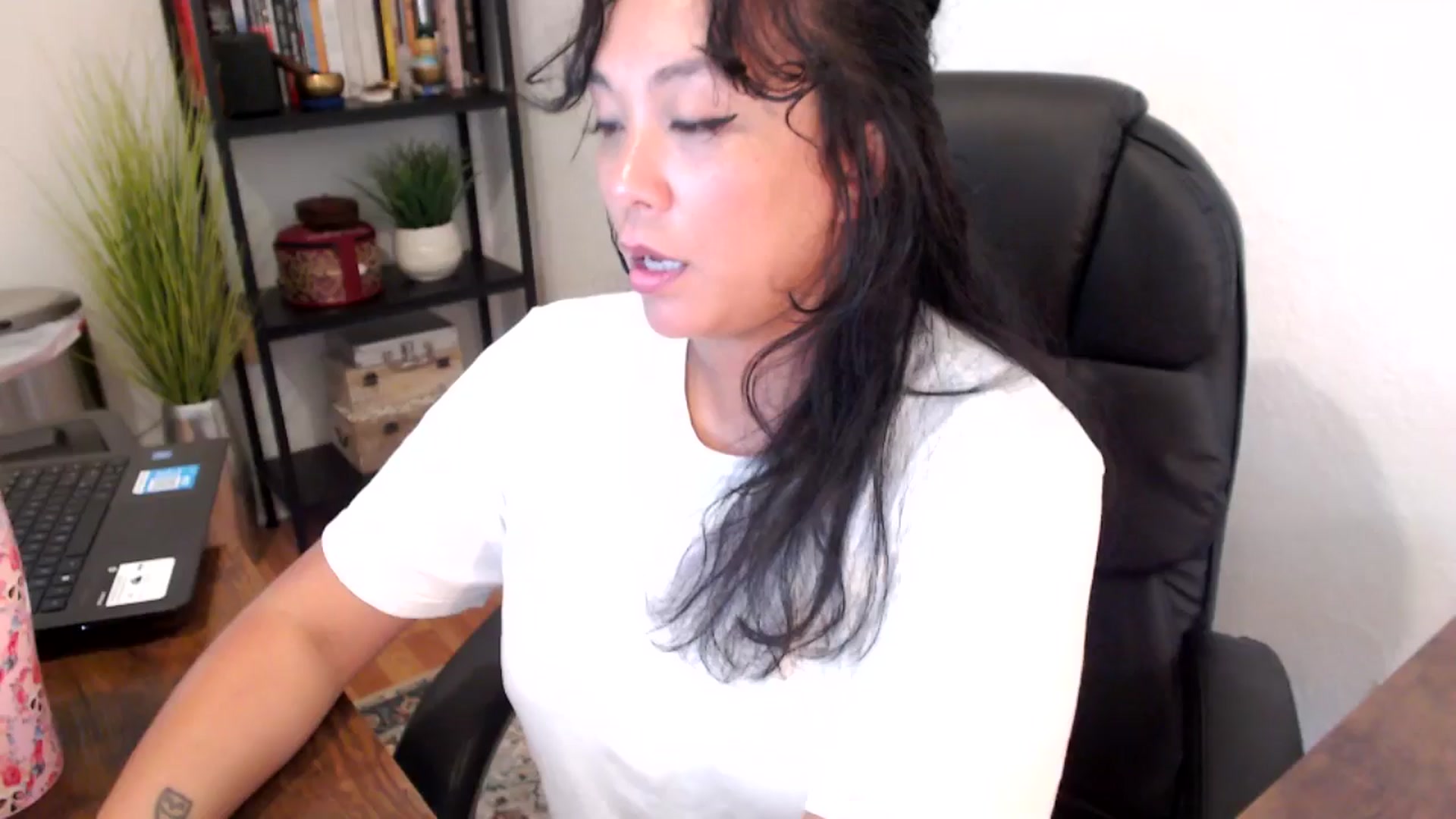 Gallery image thumbnail from MickaylaMoon's myfreecams stream on, 09/12/2024, 19:40 image 3 of 20