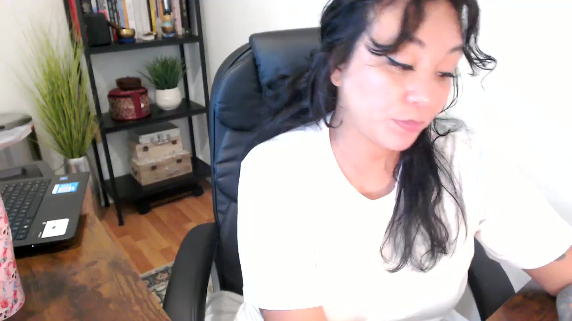 Gallery image thumbnail from MickaylaMoon's myfreecams stream on, 09/12/2024, 19:40 image 16 of 20