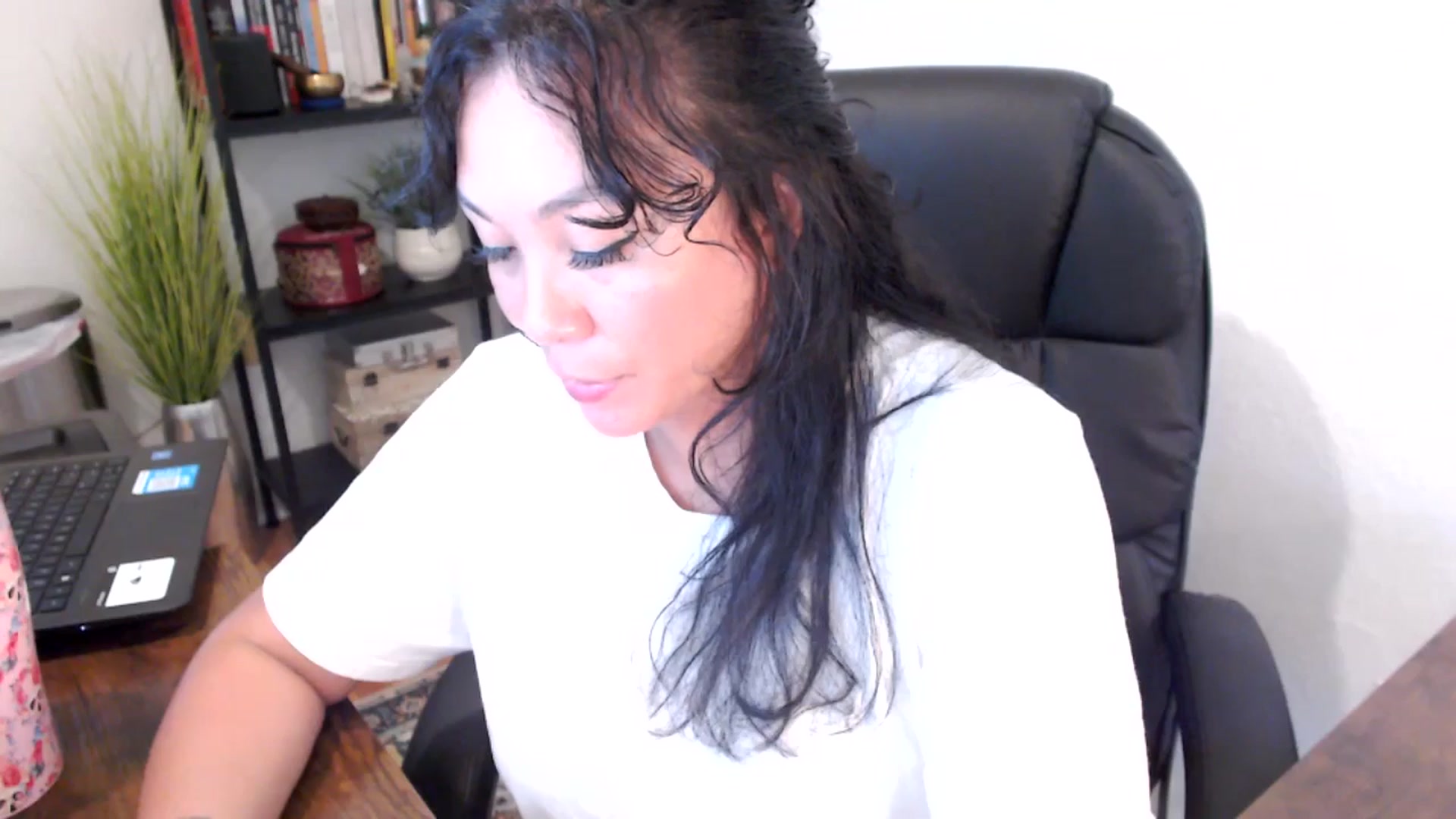Gallery image thumbnail from MickaylaMoon's myfreecams stream on, 09/12/2024, 19:40 image 11 of 20