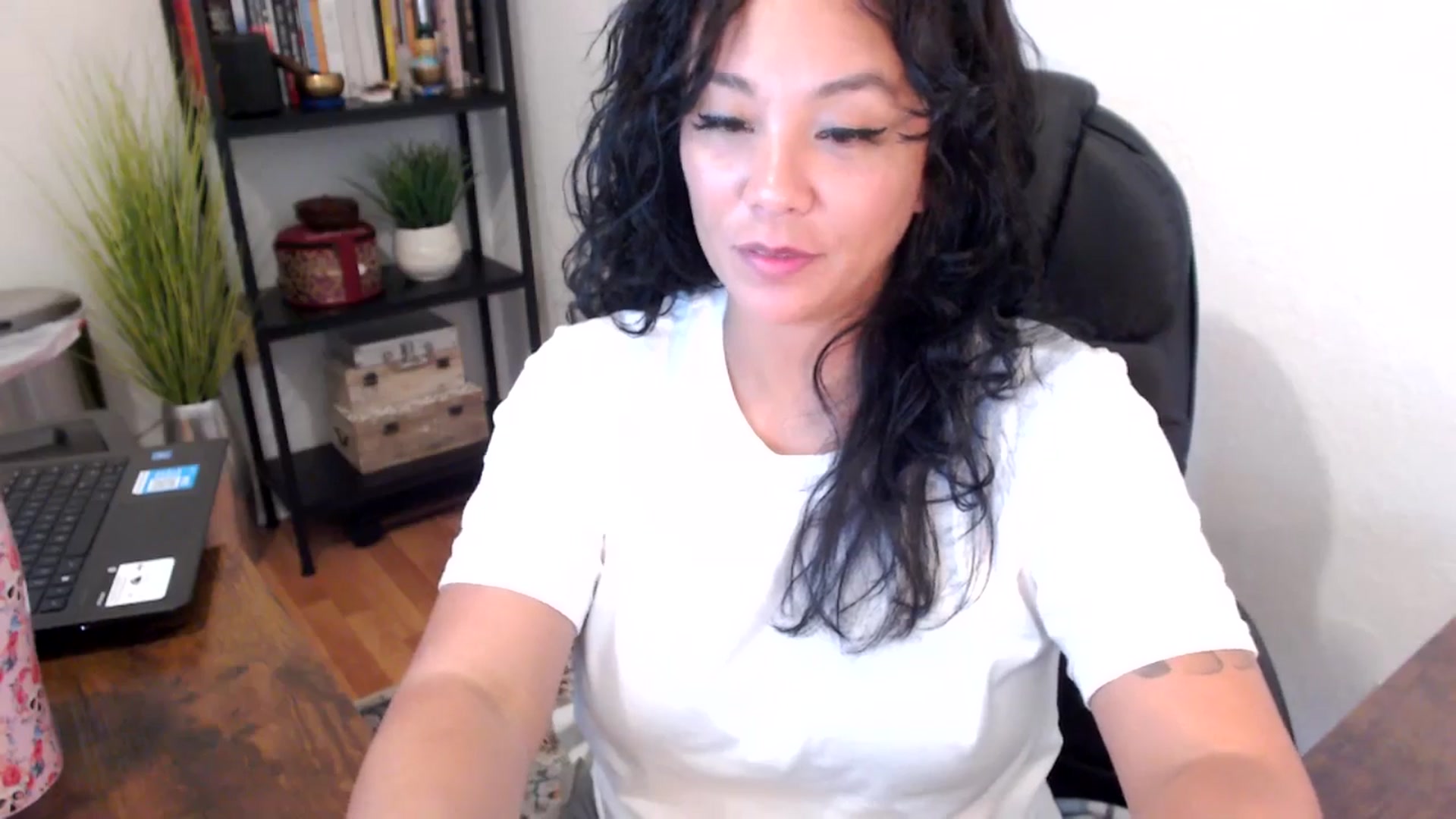 Gallery image thumbnail from MickaylaMoon's myfreecams stream on, 09/12/2024, 19:40 image 14 of 20