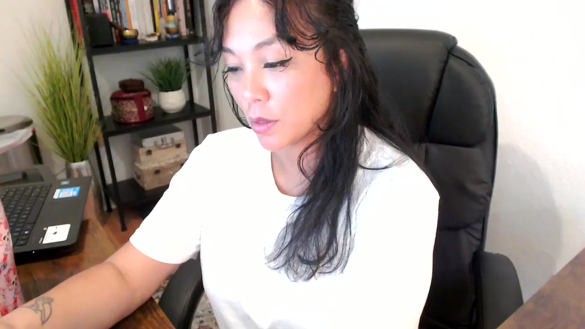 Gallery image thumbnail from MickaylaMoon's myfreecams stream on, 09/12/2024, 19:40 image 2 of 20