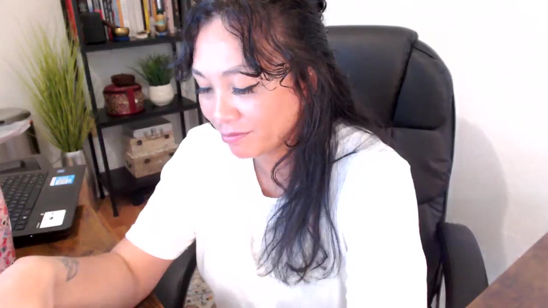 Gallery image thumbnail from MickaylaMoon's myfreecams stream on, 09/12/2024, 19:40 image 9 of 20