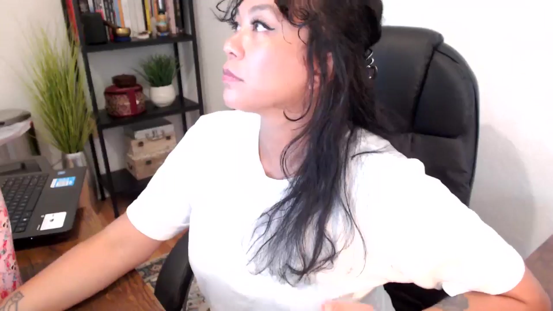 Gallery image thumbnail from MickaylaMoon's myfreecams stream on, 09/12/2024, 19:40 image 5 of 20