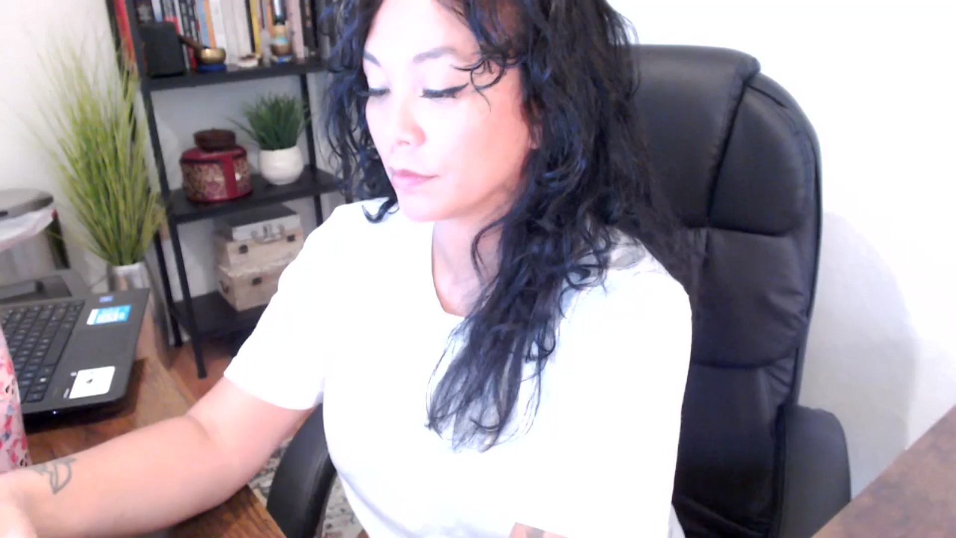 Gallery image thumbnail from MickaylaMoon's myfreecams stream on, 09/12/2024, 19:40 image 13 of 20