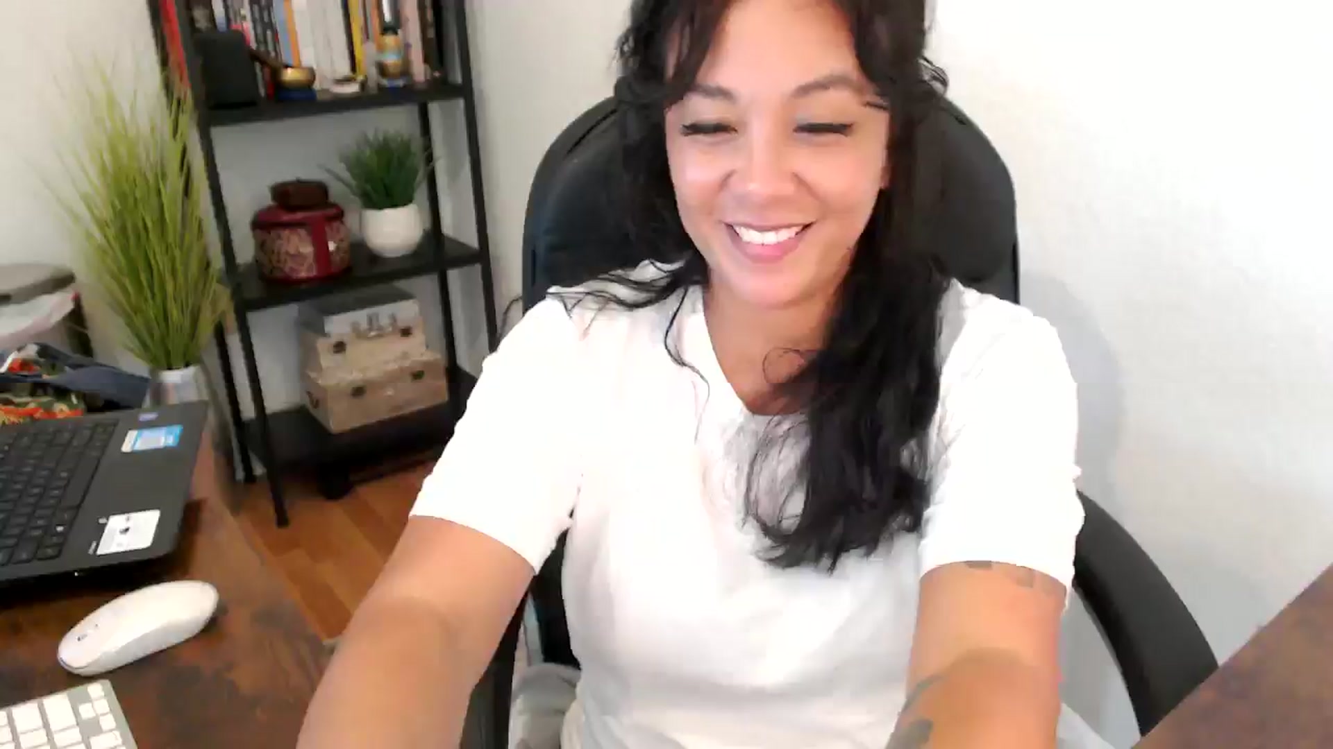Gallery image thumbnail from MickaylaMoon's myfreecams stream on, 09/12/2024, 20:26 image 17 of 20