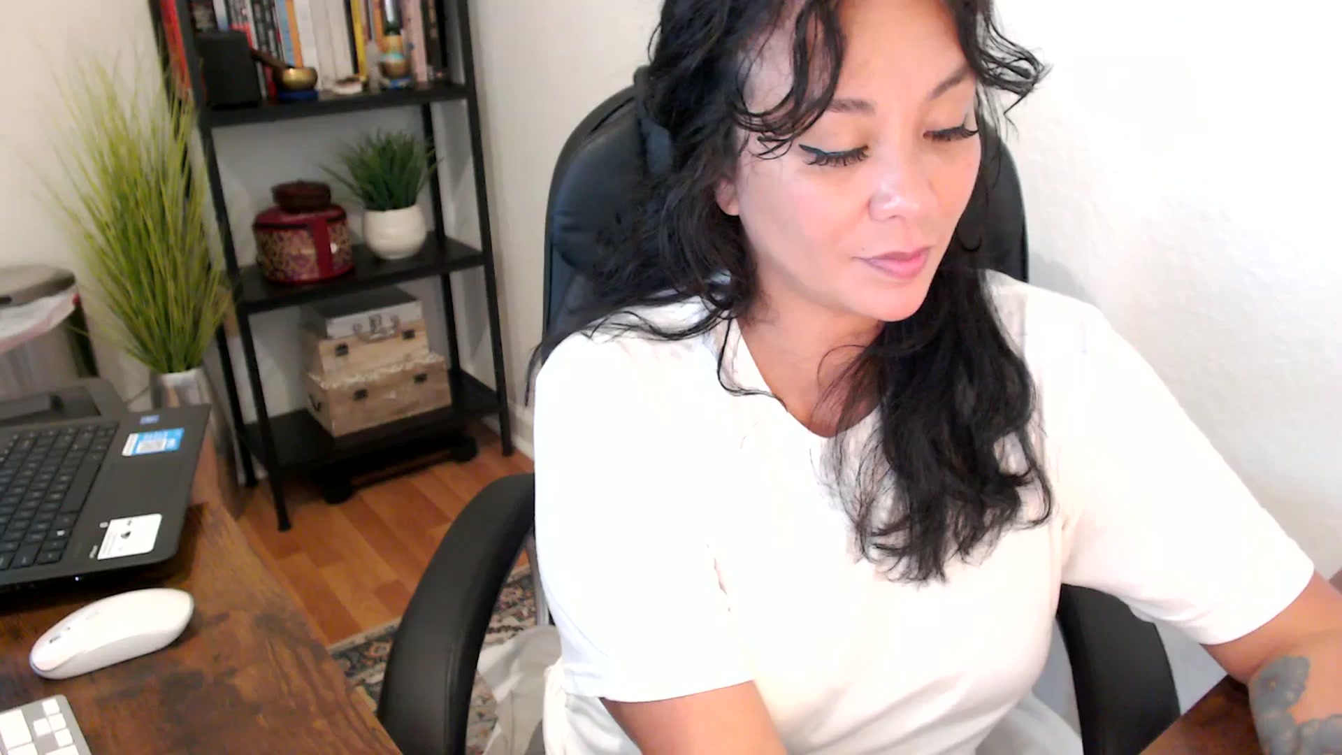 Gallery image thumbnail from MickaylaMoon's myfreecams stream on, 09/12/2024, 20:26 image 10 of 20