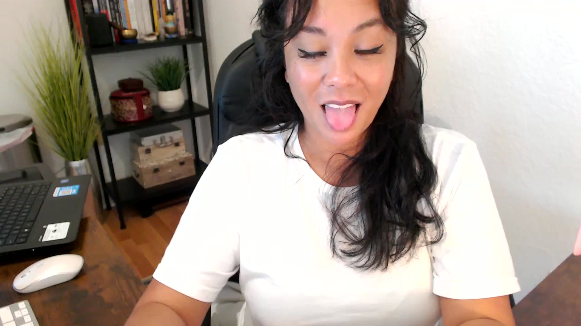 Gallery image thumbnail from MickaylaMoon's myfreecams stream on, 09/12/2024, 20:26 image 8 of 20