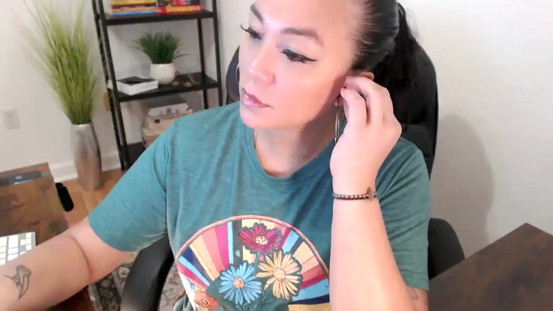 Gallery image thumbnail from MickaylaStar's myfreecams stream on, 01/13/2025, 16:17 image 12 of 20