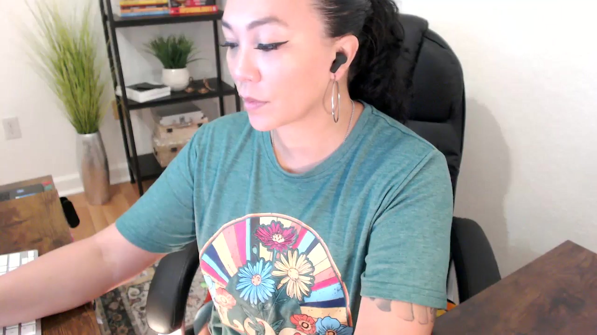 Gallery image thumbnail from MickaylaStar's myfreecams stream on, 01/13/2025, 16:17 image 6 of 20
