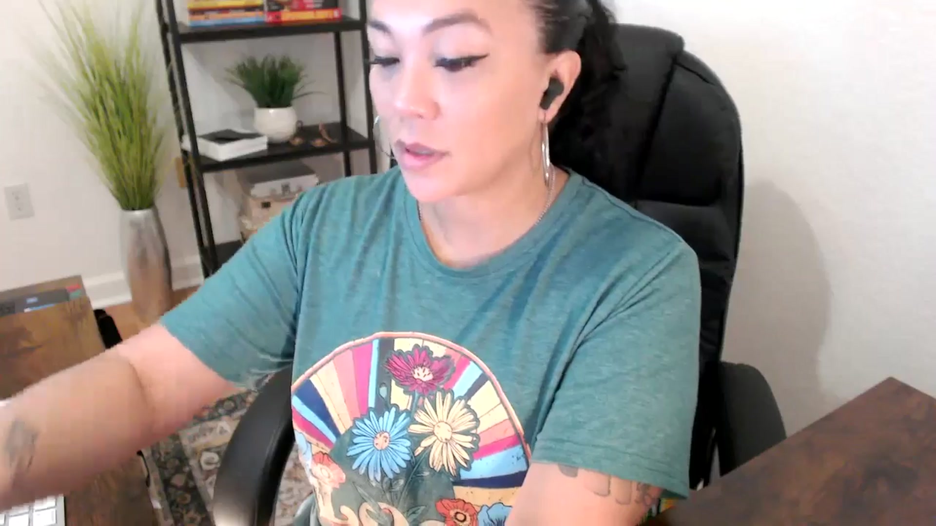 Gallery image thumbnail from MickaylaStar's myfreecams stream on, 01/13/2025, 16:17 image 8 of 20