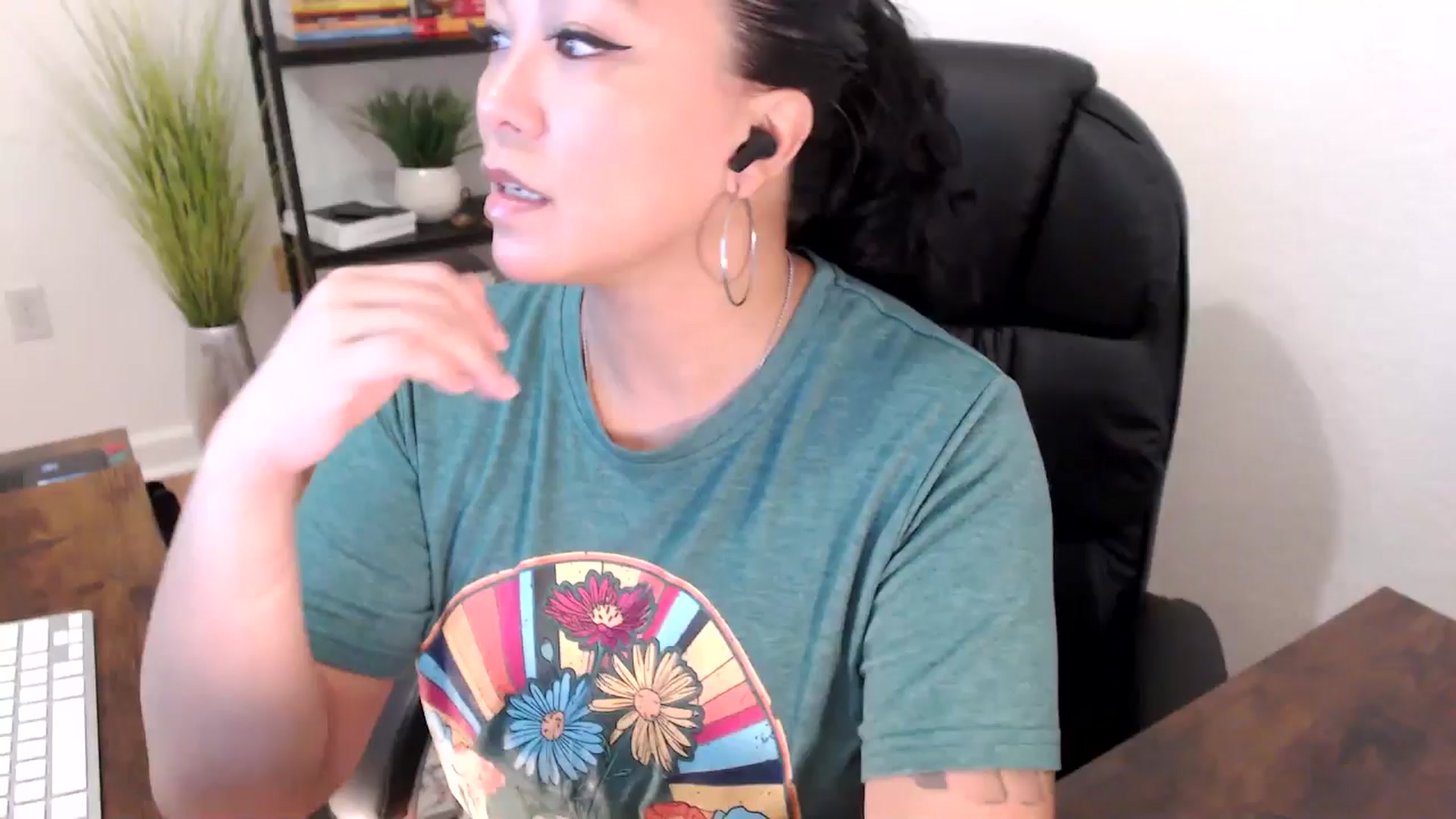 Gallery image thumbnail from MickaylaStar's myfreecams stream on, 01/13/2025, 16:17 image 14 of 20