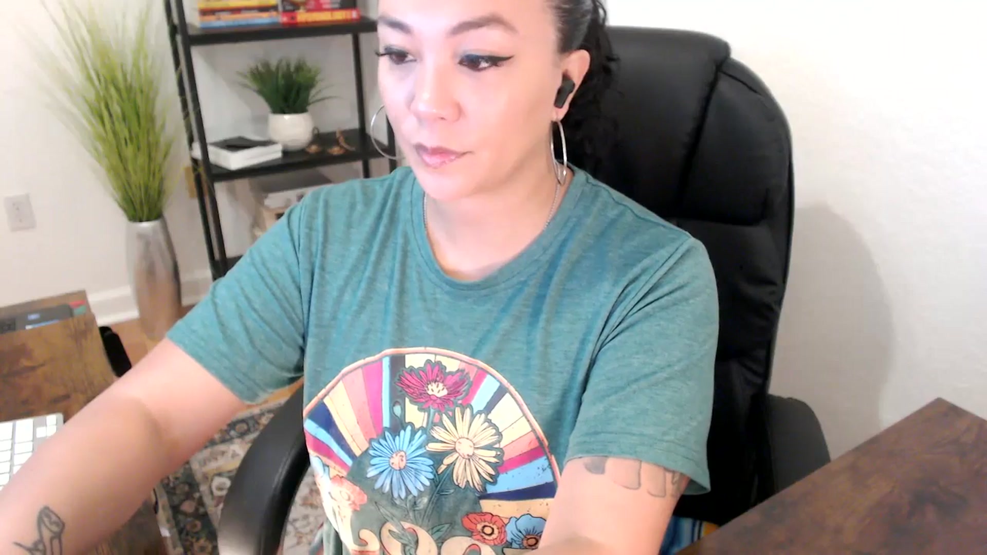 Gallery image thumbnail from MickaylaStar's myfreecams stream on, 01/13/2025, 16:17 image 18 of 20