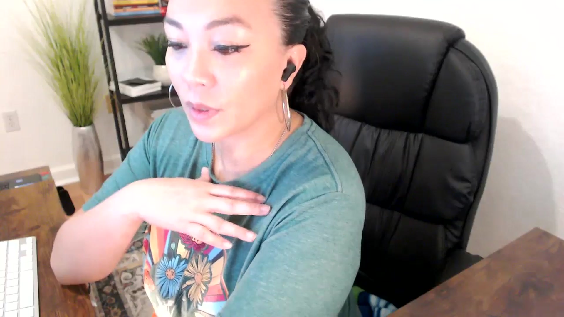 Gallery image thumbnail from MickaylaStar's myfreecams stream on, 01/13/2025, 16:17 image 7 of 20