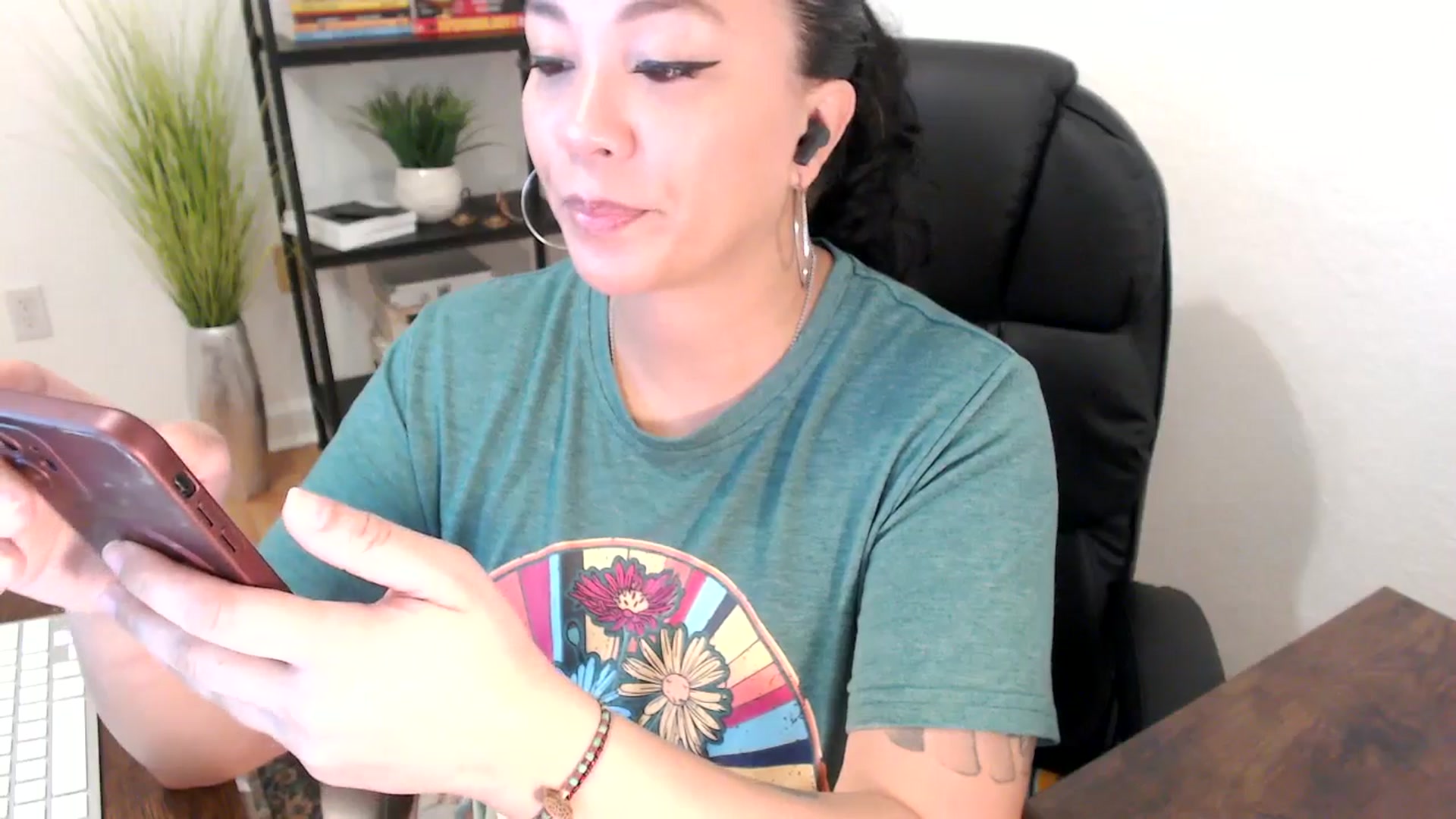 Gallery image thumbnail from MickaylaStar's myfreecams stream on, 01/13/2025, 16:17 image 17 of 20