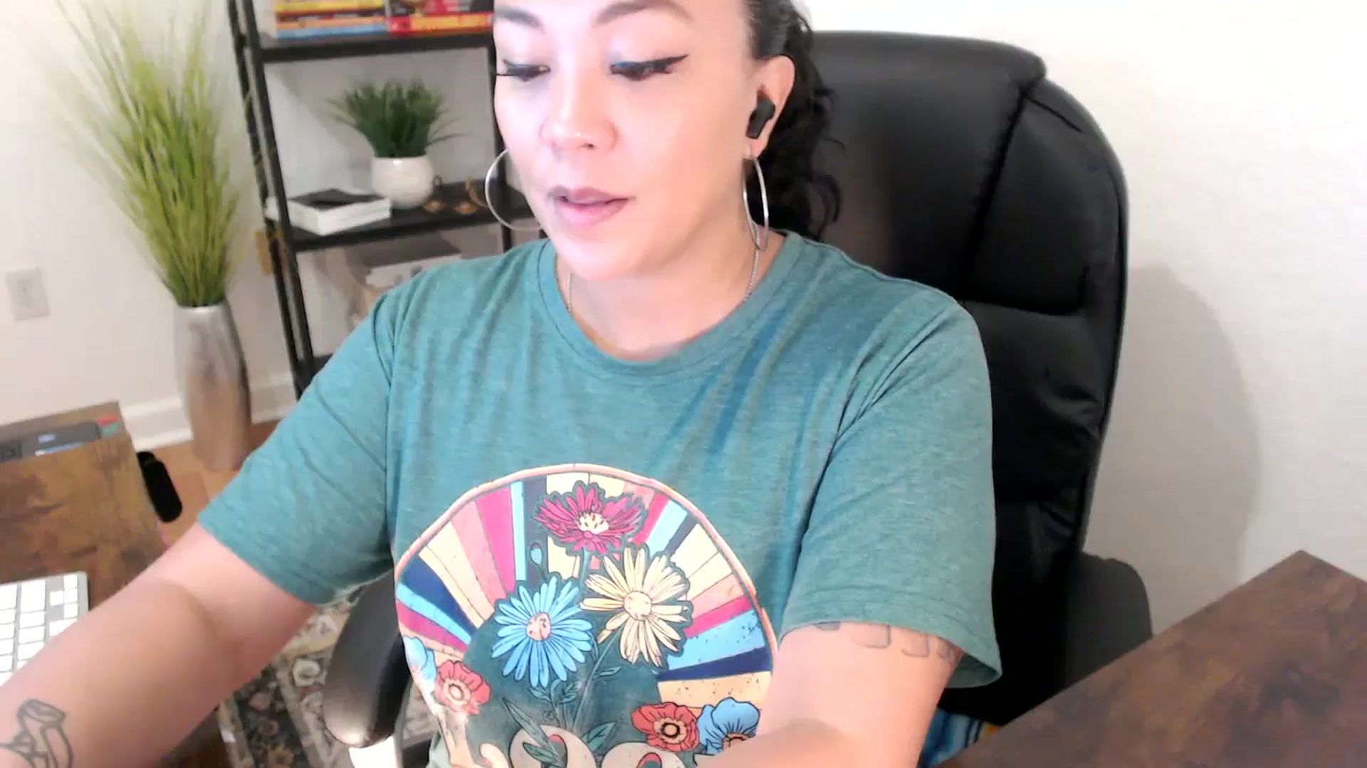 Gallery image thumbnail from MickaylaStar's myfreecams stream on, 01/13/2025, 16:17 image 3 of 20