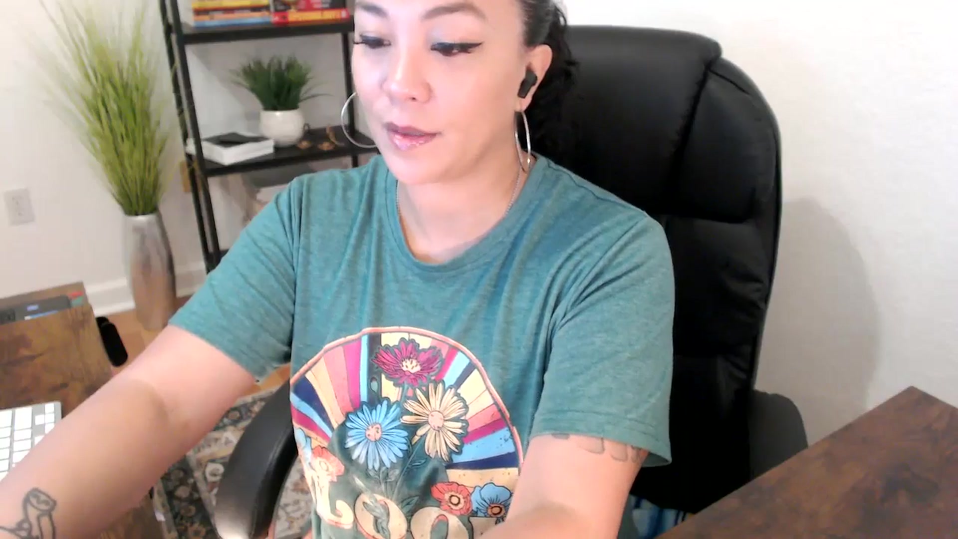 Gallery image thumbnail from MickaylaStar's myfreecams stream on, 01/13/2025, 16:17 image 13 of 20