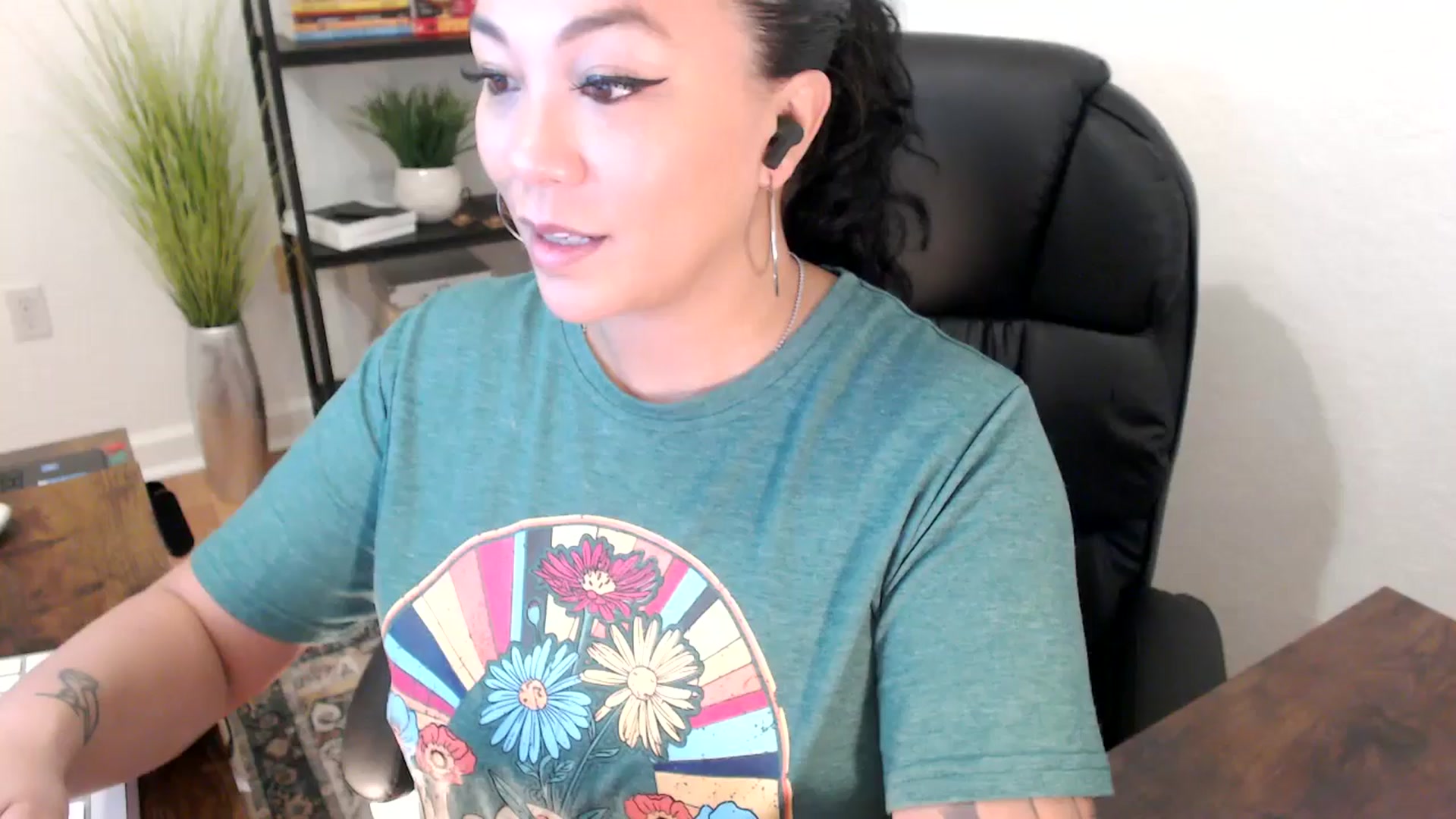 Gallery image thumbnail from MickaylaStar's myfreecams stream on, 01/13/2025, 16:17 image 1 of 20