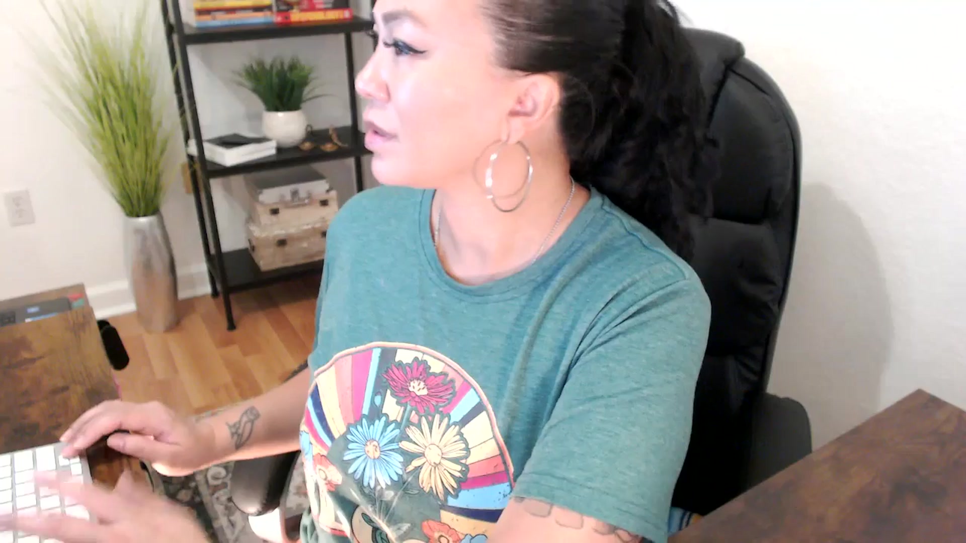 Gallery image thumbnail from MickaylaStar's myfreecams stream on, 01/13/2025, 16:49 image 14 of 20
