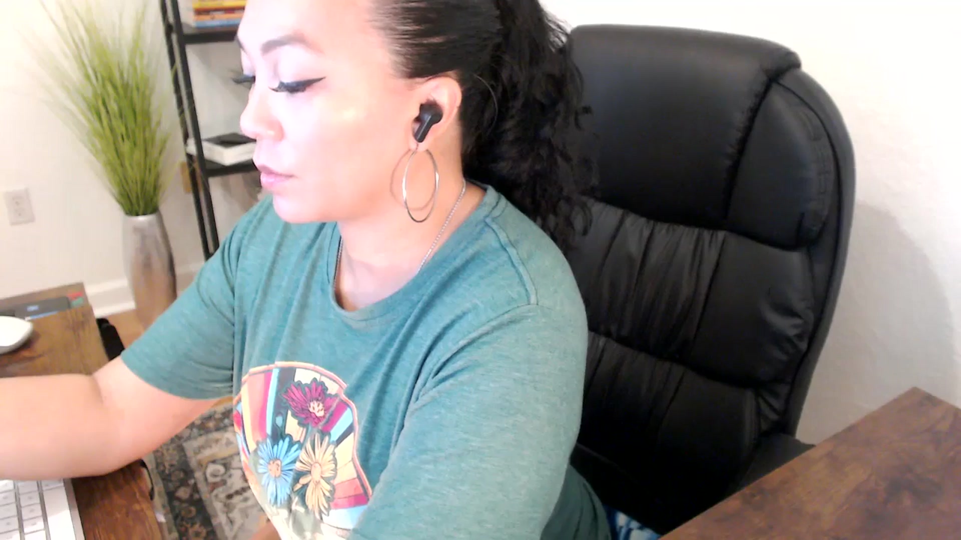 Gallery image thumbnail from MickaylaStar's myfreecams stream on, 01/13/2025, 17:11 image 17 of 20