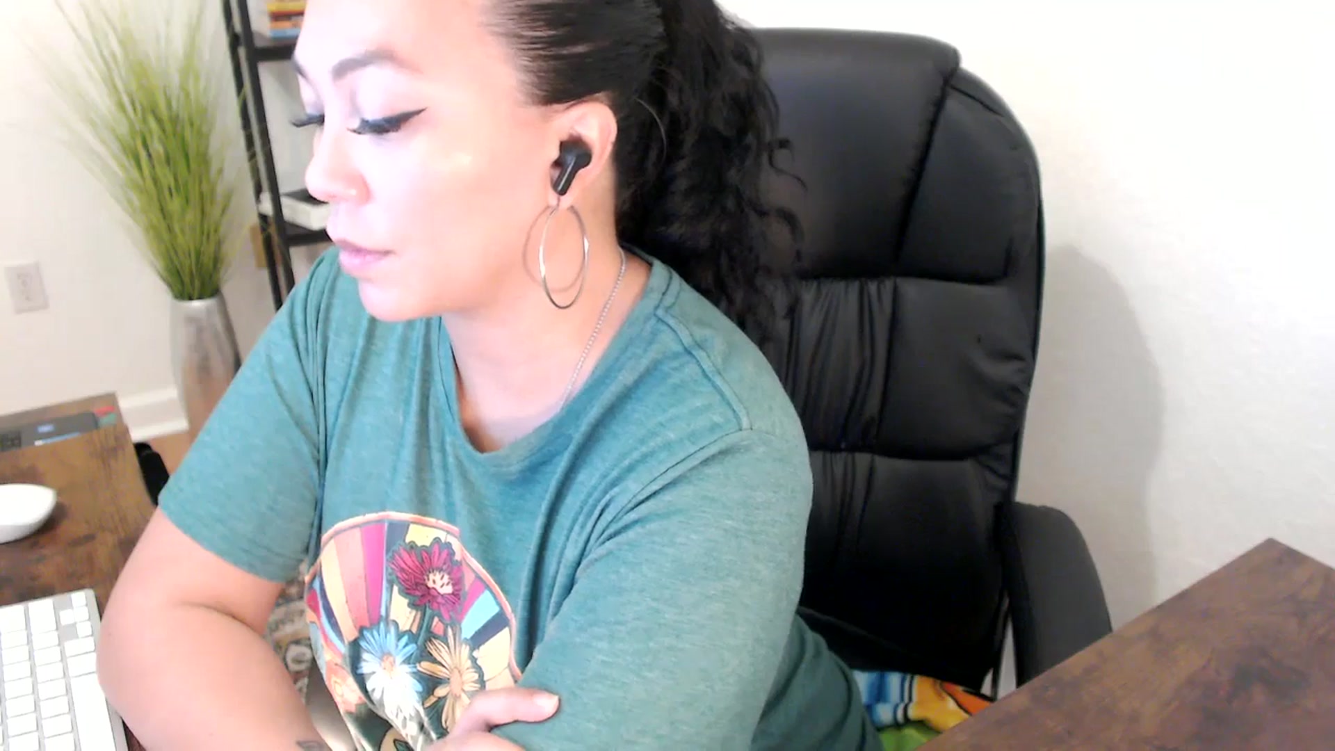 Gallery image thumbnail from MickaylaStar's myfreecams stream on, 01/13/2025, 17:11 image 7 of 20