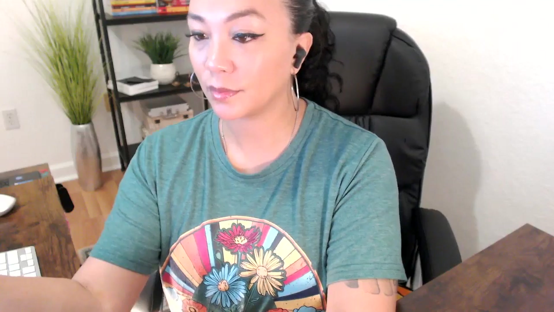 Gallery image thumbnail from MickaylaStar's myfreecams stream on, 01/13/2025, 17:11 image 13 of 20