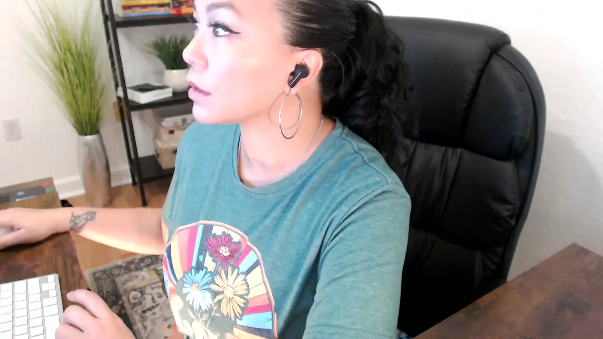 Gallery image thumbnail from MickaylaStar's myfreecams stream on, 01/13/2025, 17:11 image 3 of 20