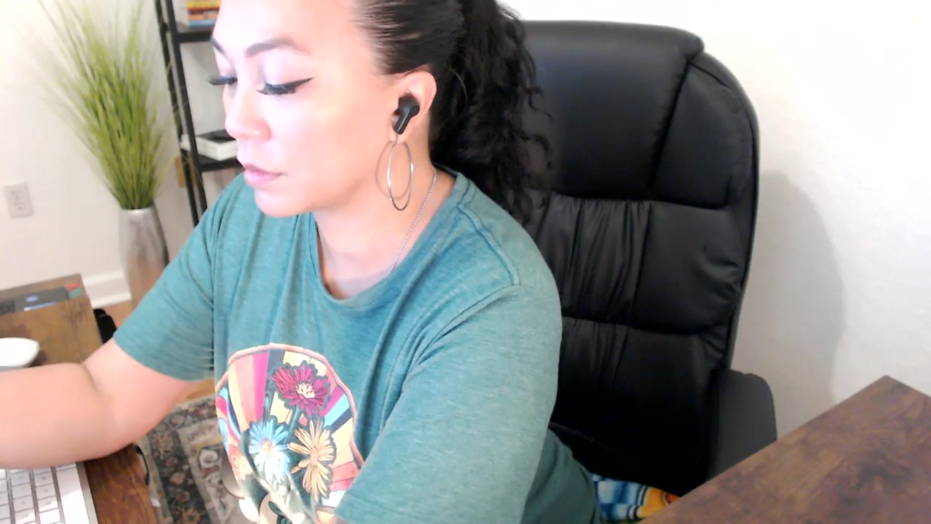 Gallery image thumbnail from MickaylaStar's myfreecams stream on, 01/13/2025, 17:11 image 6 of 20