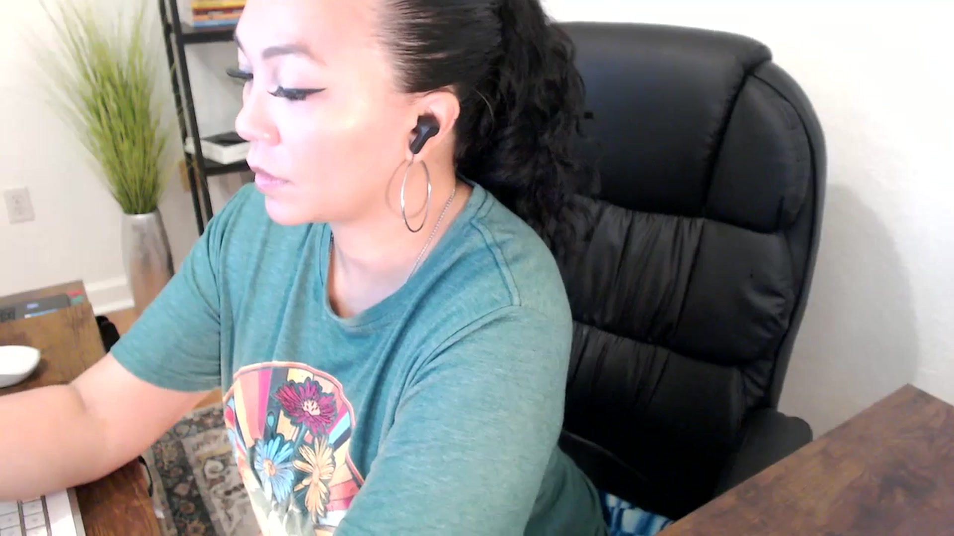 Gallery image thumbnail from MickaylaStar's myfreecams stream on, 01/13/2025, 17:11 image 9 of 20