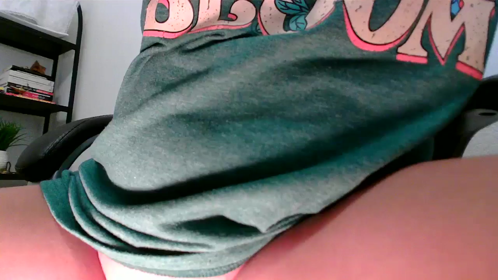 Gallery image thumbnail from MickaylaStar's myfreecams stream on, 01/13/2025, 18:59 image 4 of 20